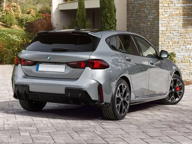 BMW 1 Series view 2