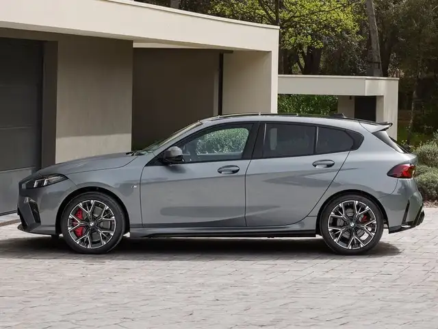 BMW 1 Series view 6