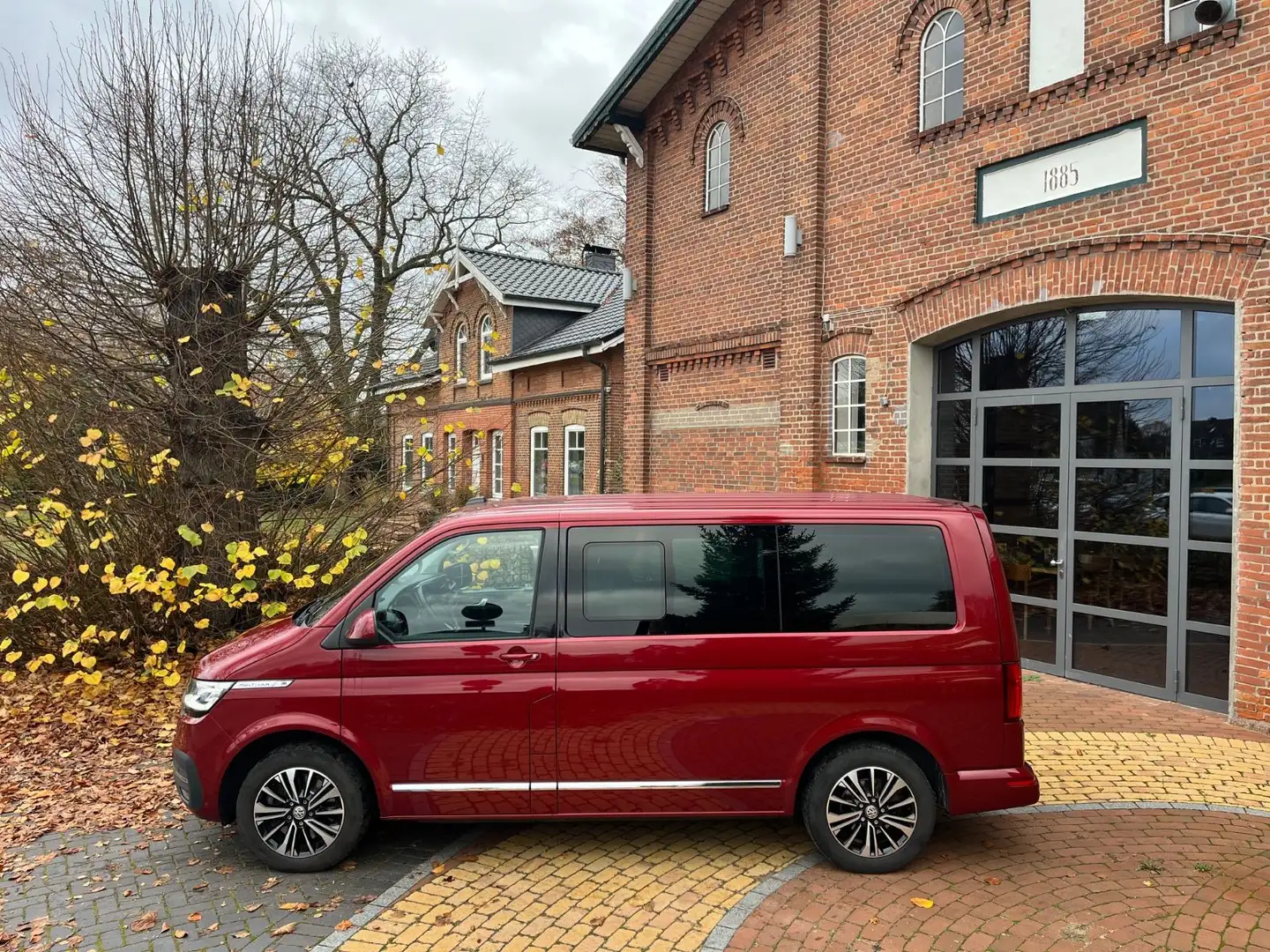 Volkswagen T6 Multivan T6.1 Multivan Generation Six 4 Motion DSG Rot - 2