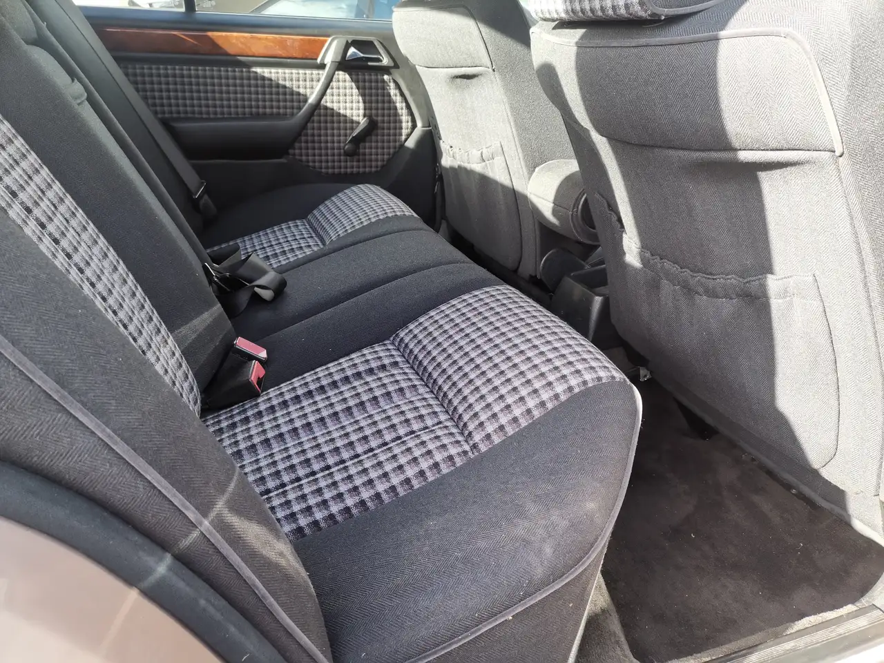 Mercedes-Benz E 220 E-Klasse Lim. Sportline Sitze / Gepflegt, foto 9