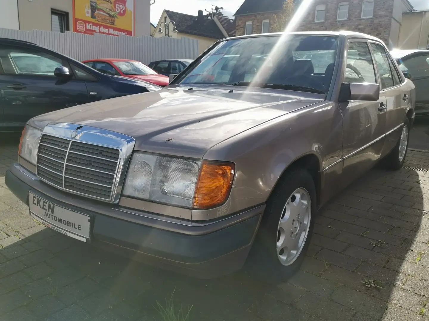 Mercedes-Benz E 220 E-Klasse Lim. Sportline Sitze / Gepflegt Beige - 1