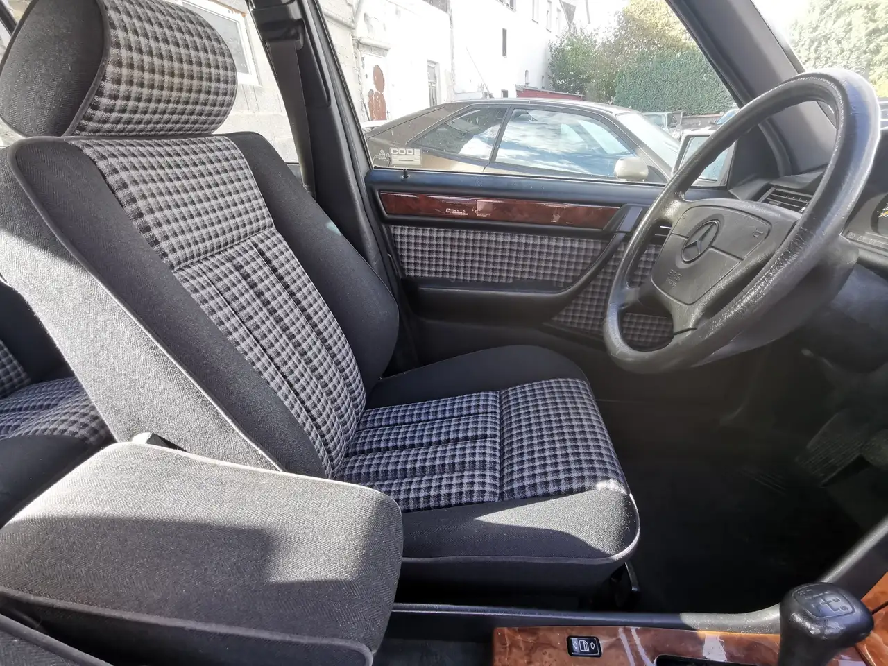 Mercedes-Benz E 220 E-Klasse Lim. Sportline Sitze / Gepflegt, foto 10