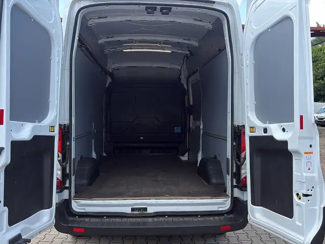 Ford Transit view 12