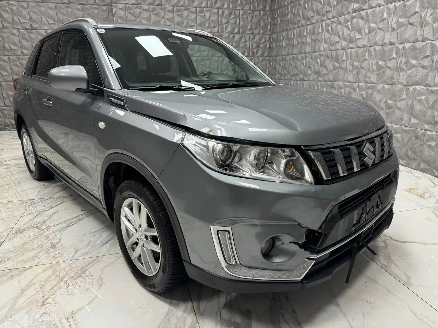 Suzuki Vitara 1,0 DITC ALLGRIP shine Grau - 2