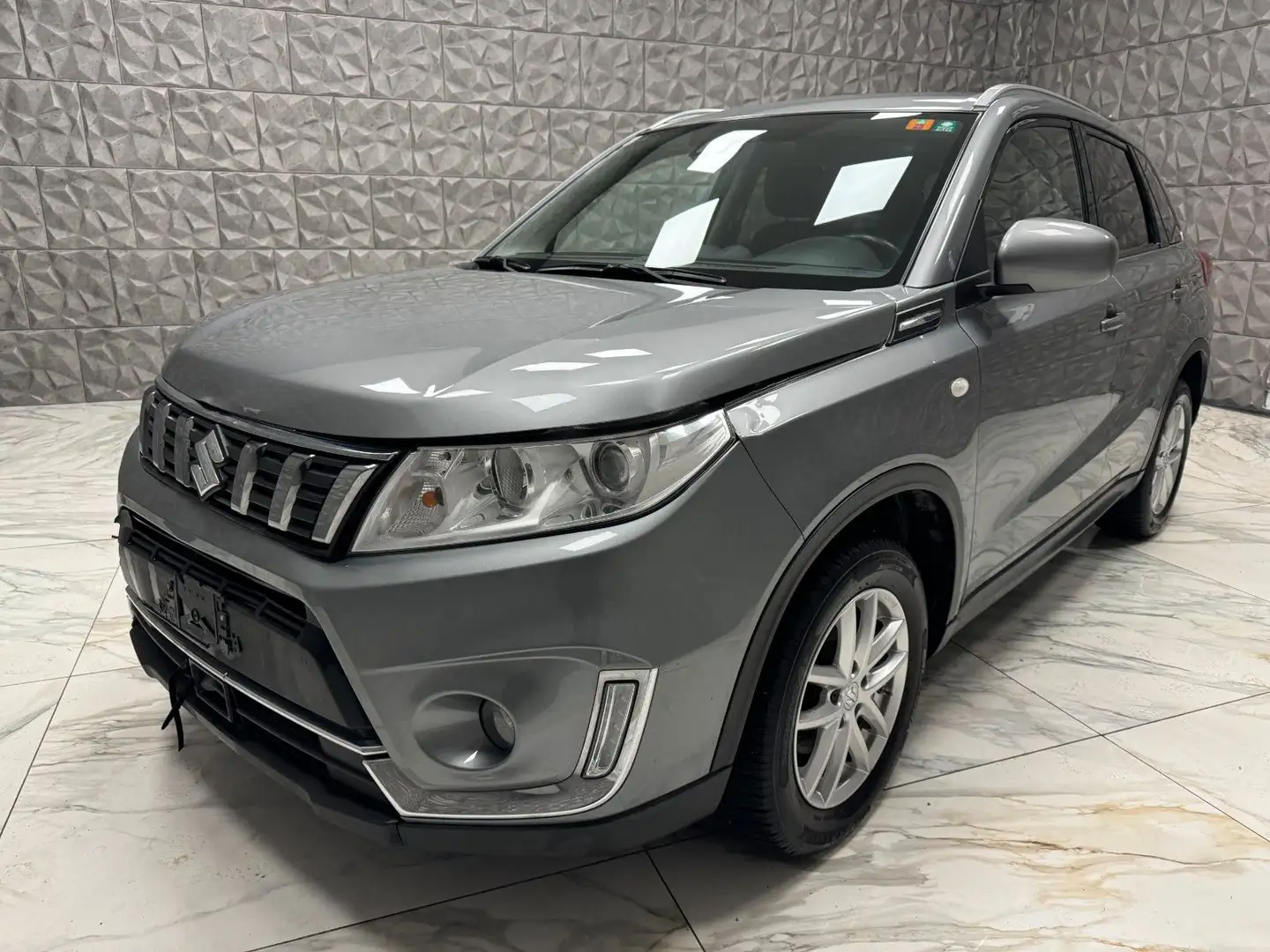 Suzuki Vitara 1,0 DITC ALLGRIP shine Grau - 1