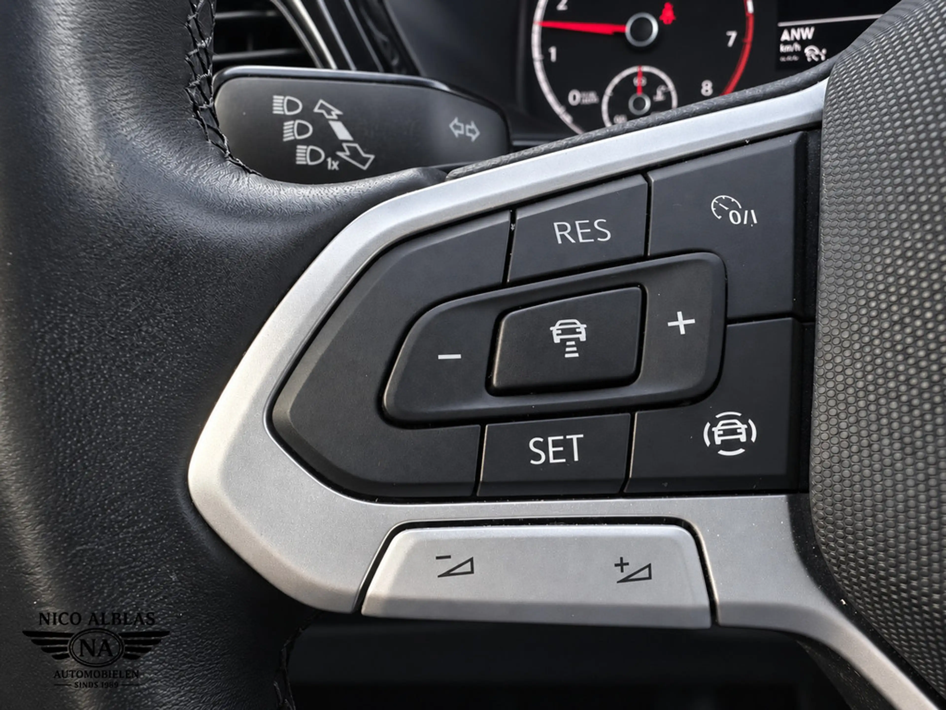 Volkswagen T-Cross 1.0 TSI Style Business R — photo 22