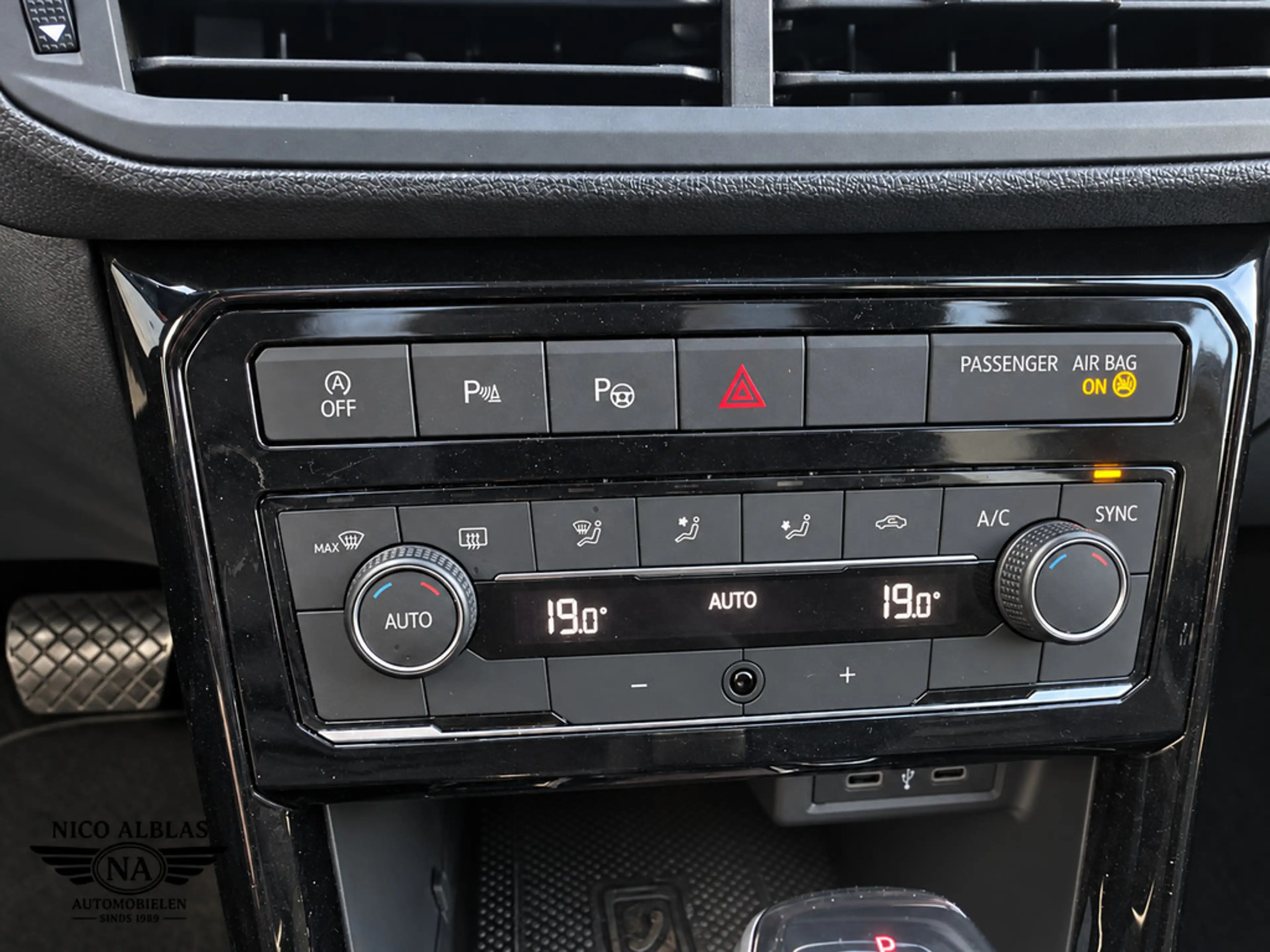 Volkswagen T-Cross 1.0 TSI Style Business R — photo 24
