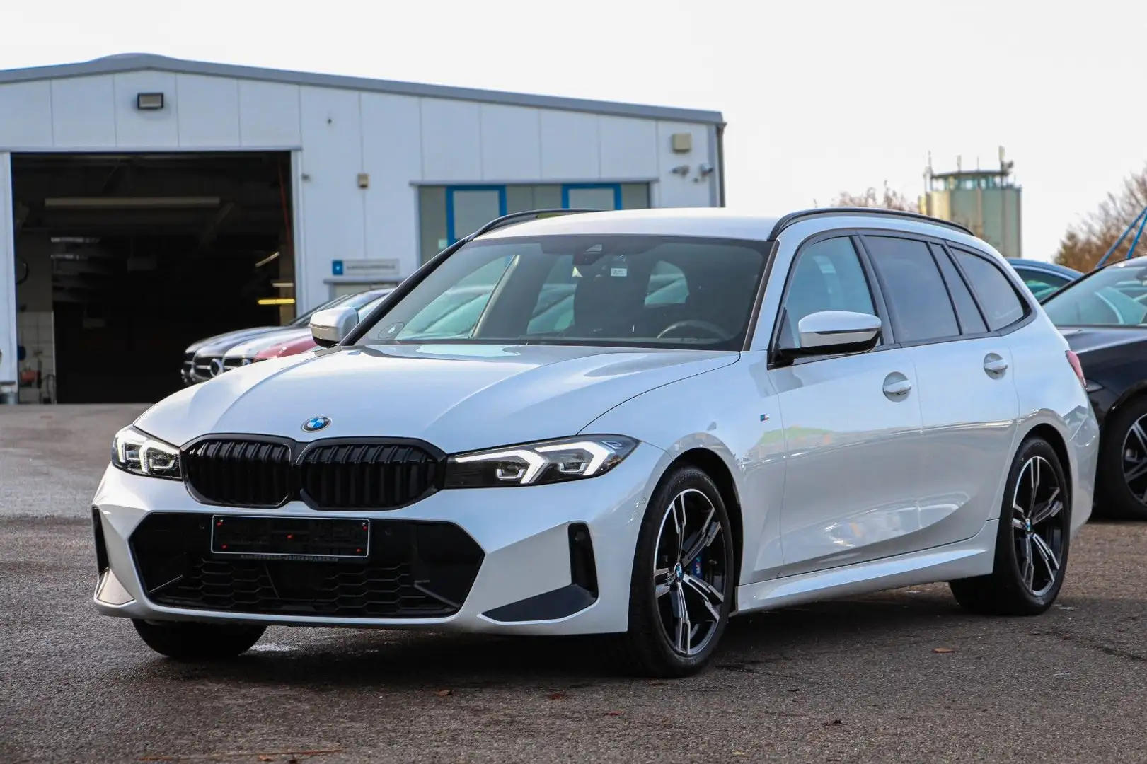 BMW 330 i Touring ACC*SHADOW*LED*WIDESCREEN M Sport Blanc - 1