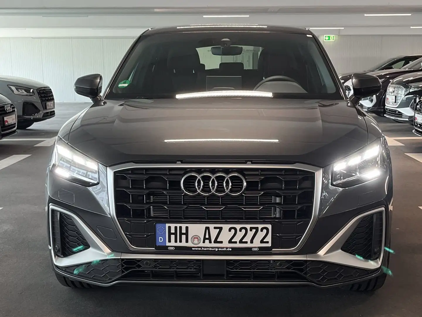 Audi Q2 35 TDI S tronic 2xS LINE/MATRIX/SONOS/AHK/NAV Grau - 2