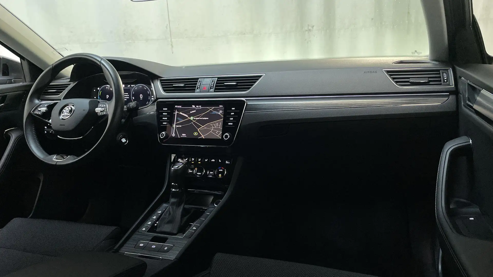 Skoda Superb Combi 1.4 TSI iV Business Edition Plus Camera Navi Grijs - 2