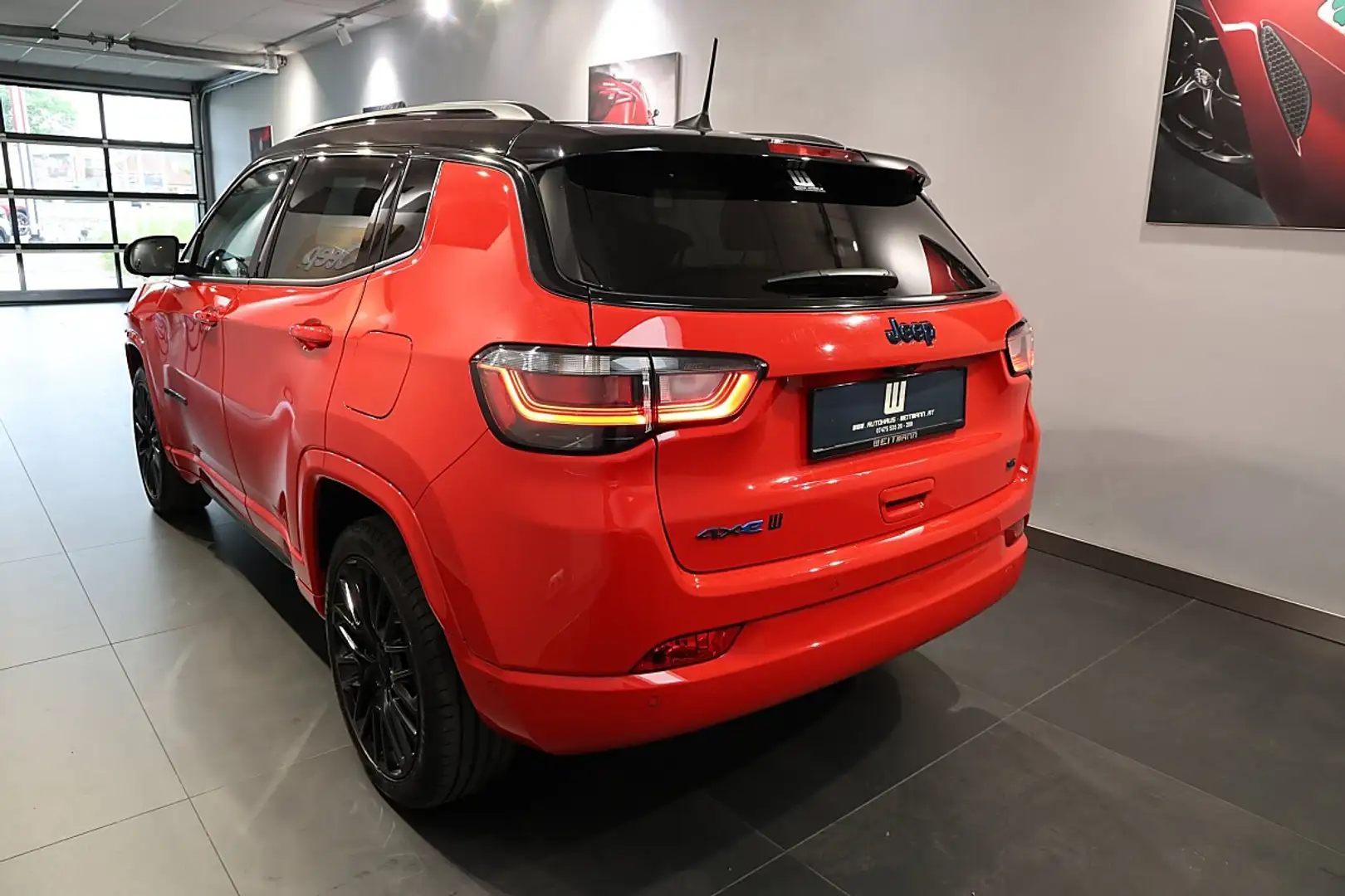 Jeep Compass 1.3 PHEV S 240 PS AT 4xe Schwarz - 2