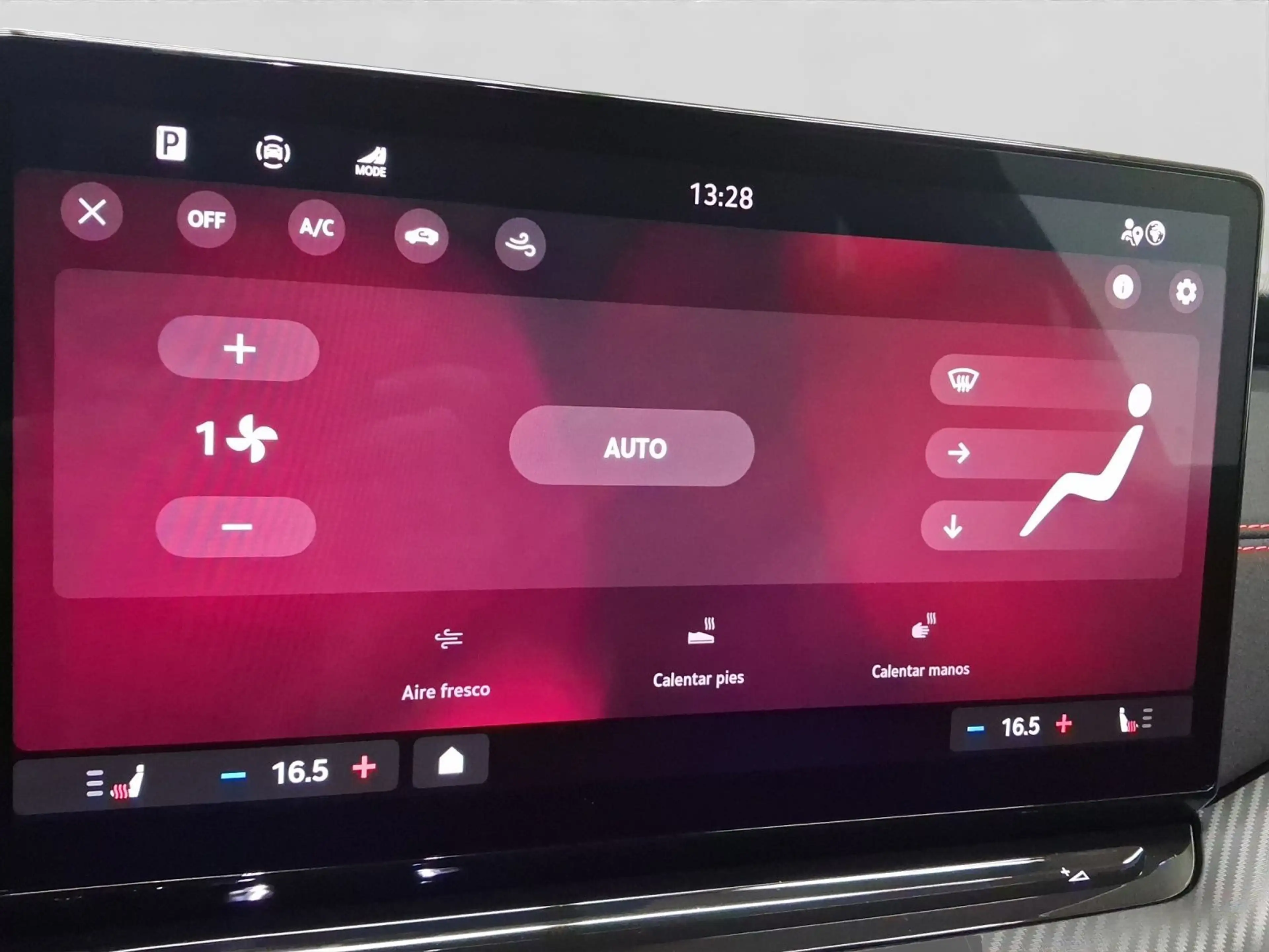 Skoda Octavia Combi 2.0 TSI DSG RS PANO AHK NAVI MATRI — photo 14