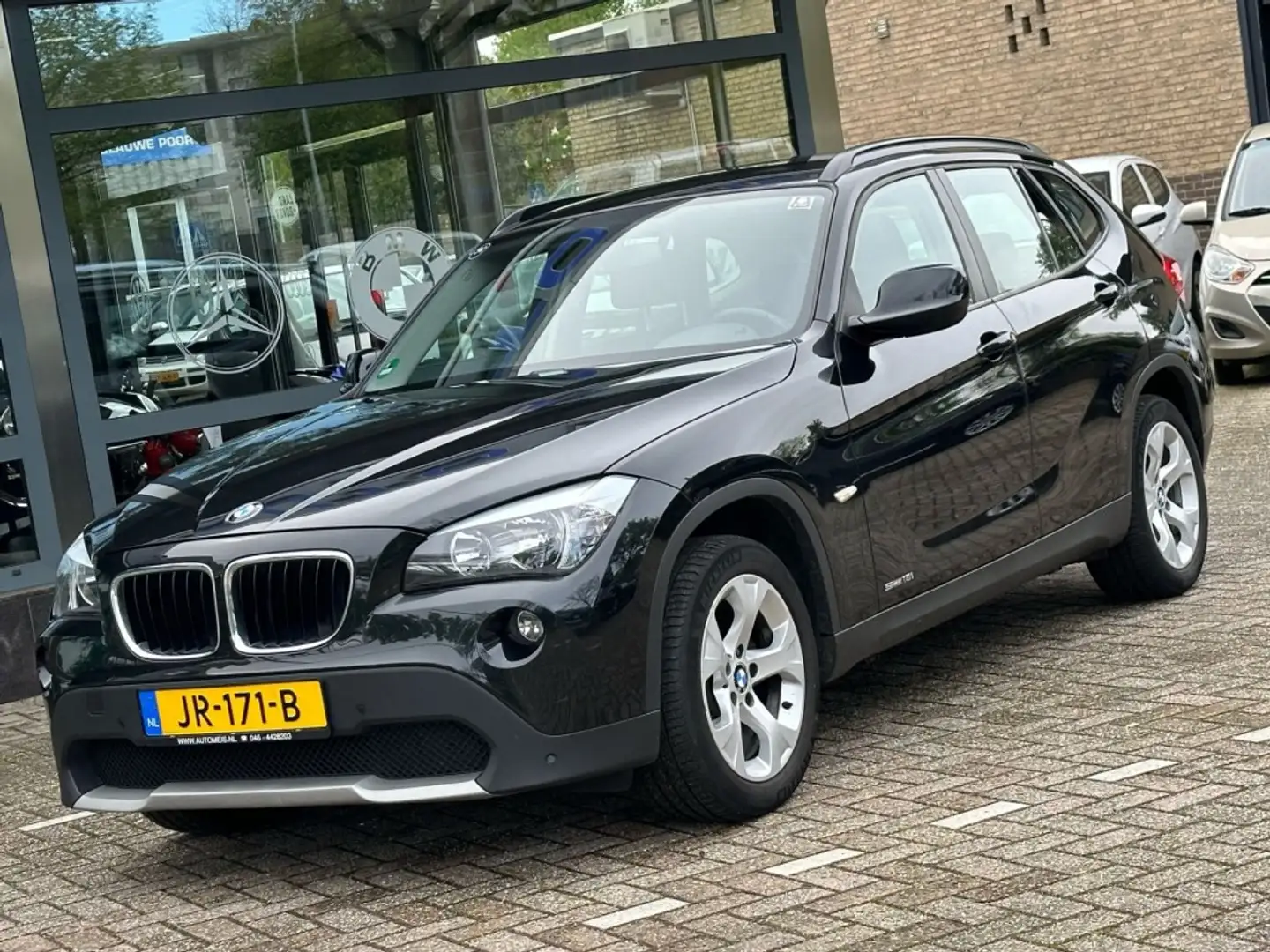 BMW X1 SDRIVE18I Zwart - 2