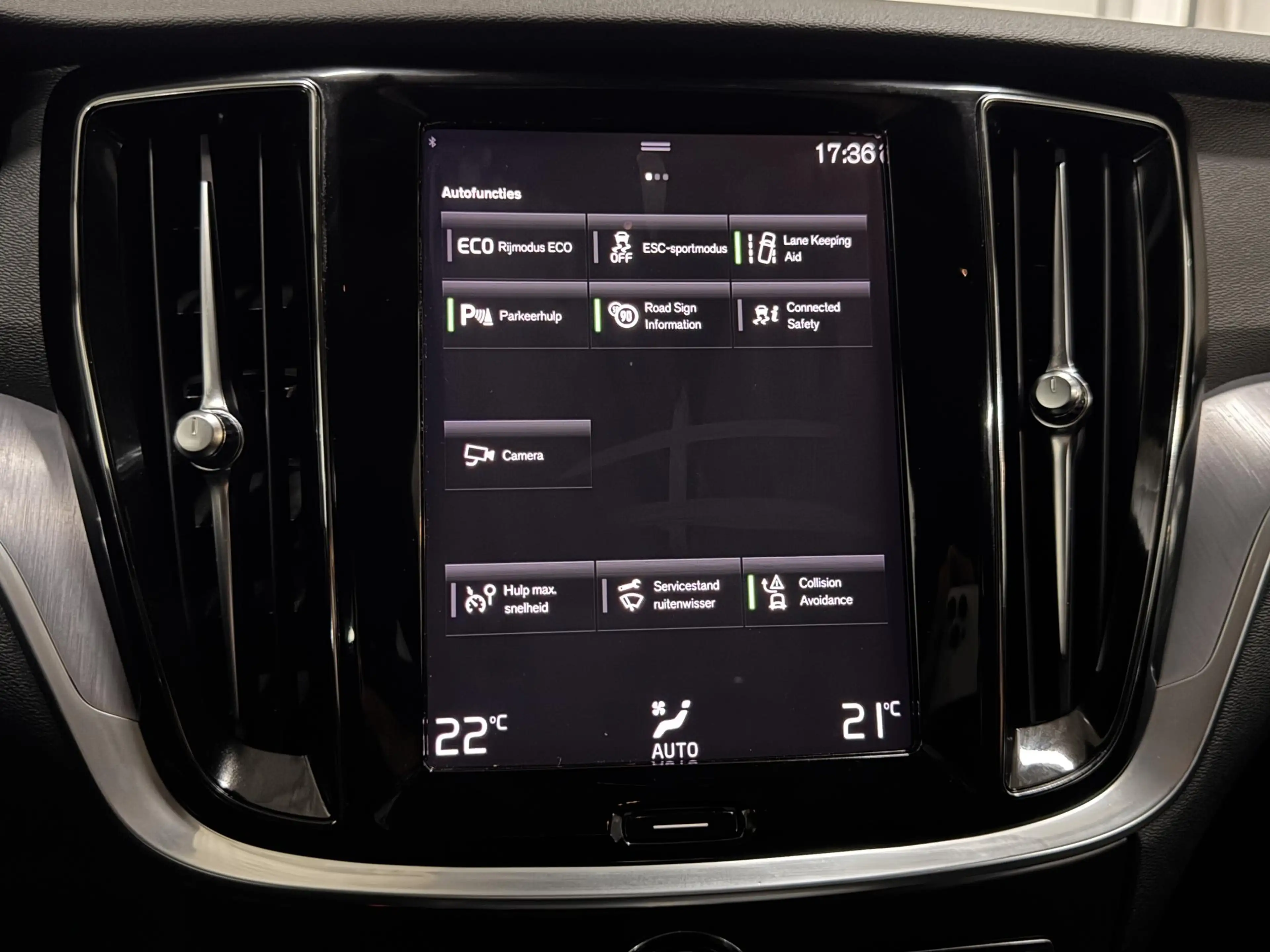Volvo V60 2.0 B3 Essential Edition AUTOMAAT PARELMOER CAMERA — photo 12