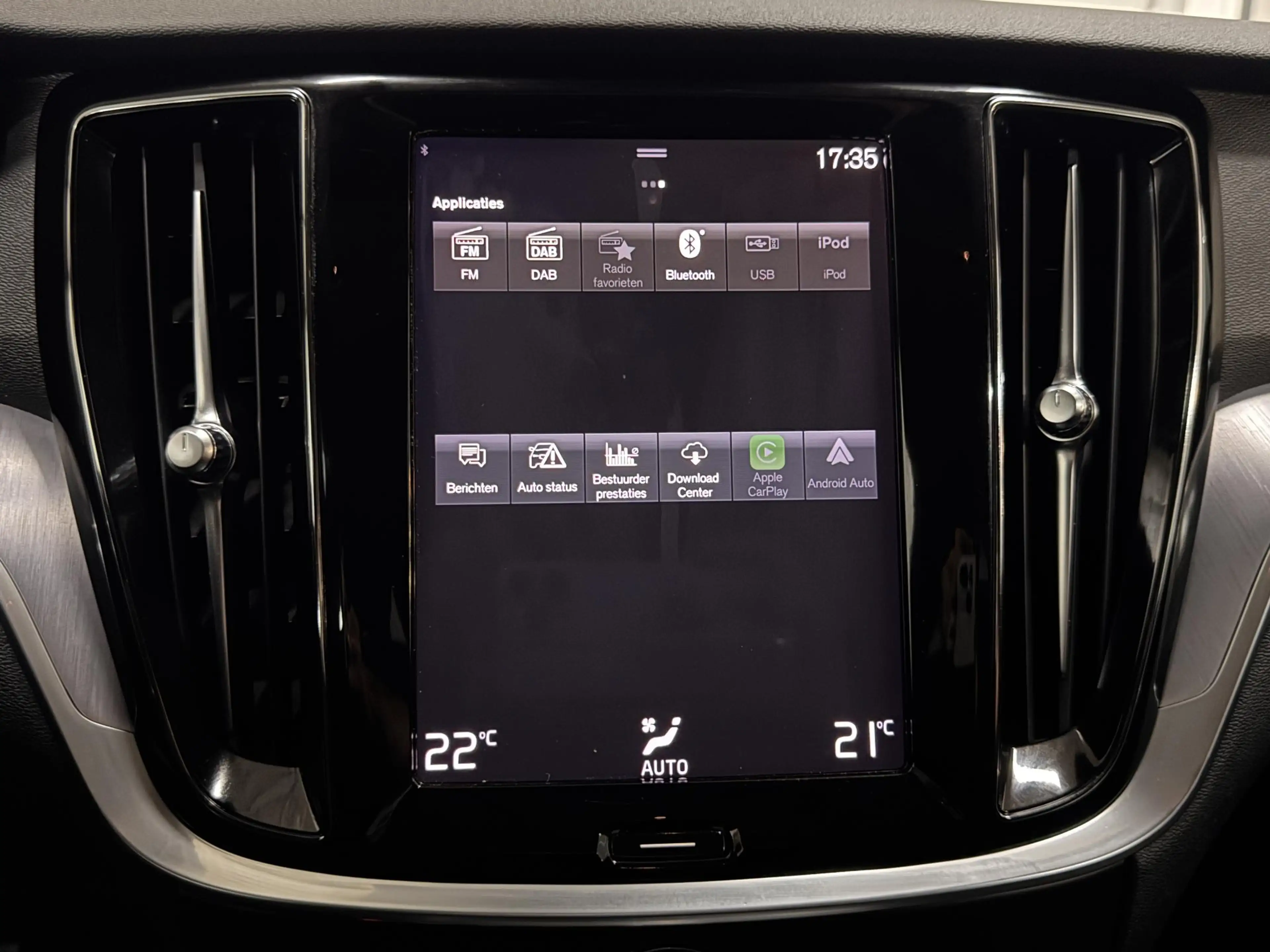 Volvo V60 2.0 B3 Essential Edition AUTOMAAT PARELMOER CAMERA — photo 11