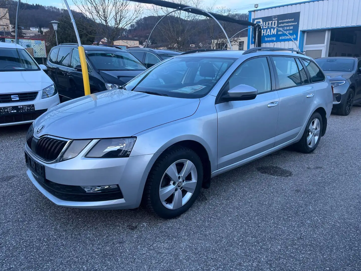 Skoda Octavia Combi 2,0 Ambition TDI 4x4 PDC-Bluetooth Plateado - 1