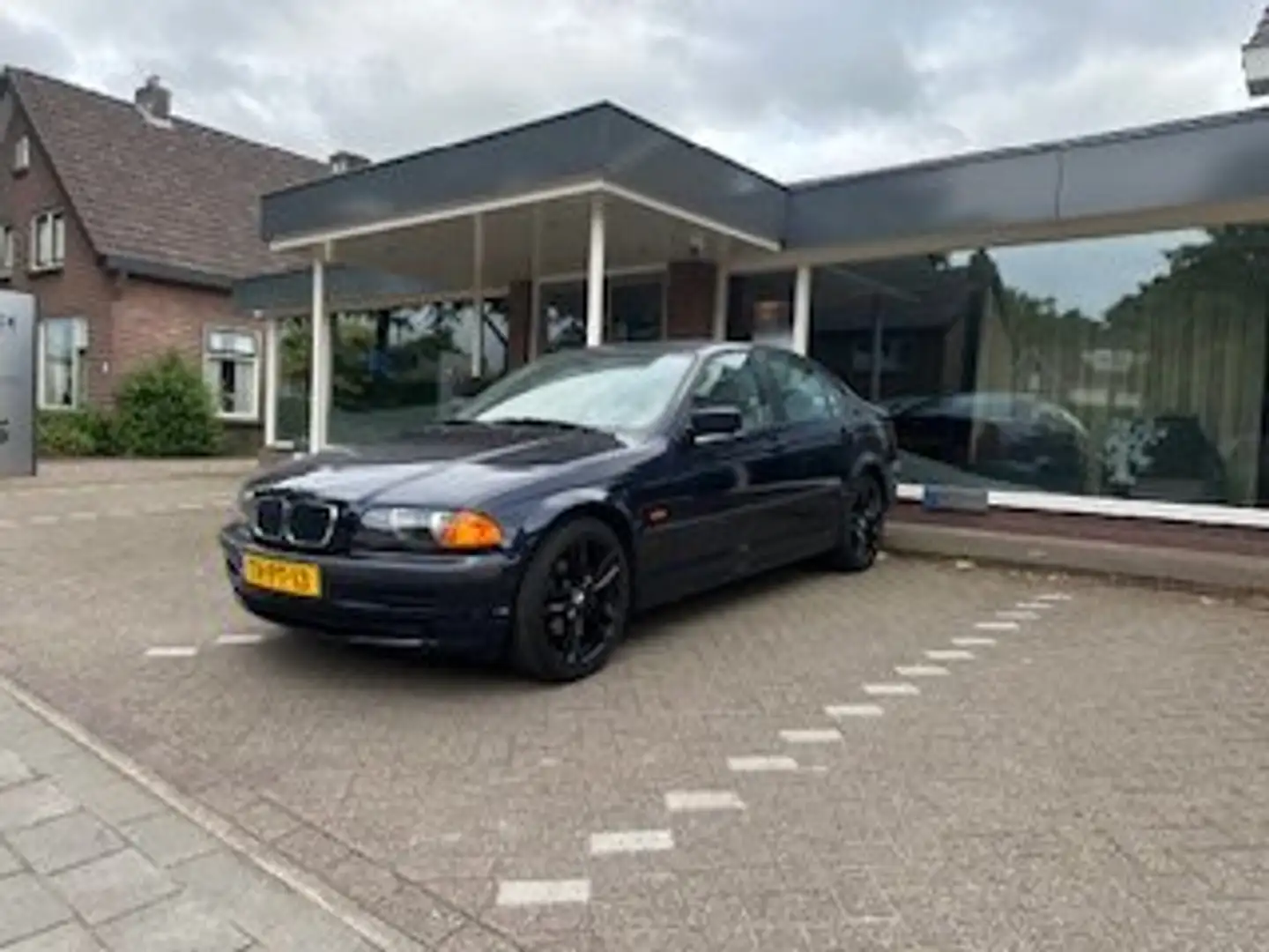 BMW 318 318i Executive Blauw - 1