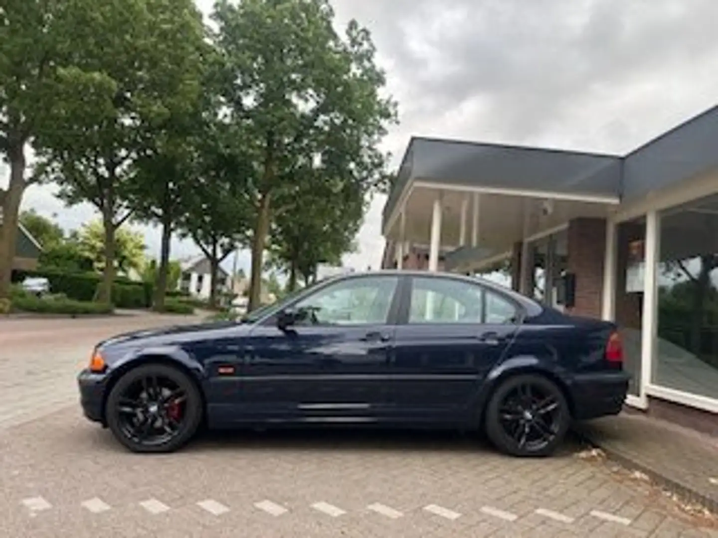 BMW 318 318i Executive Blauw - 2