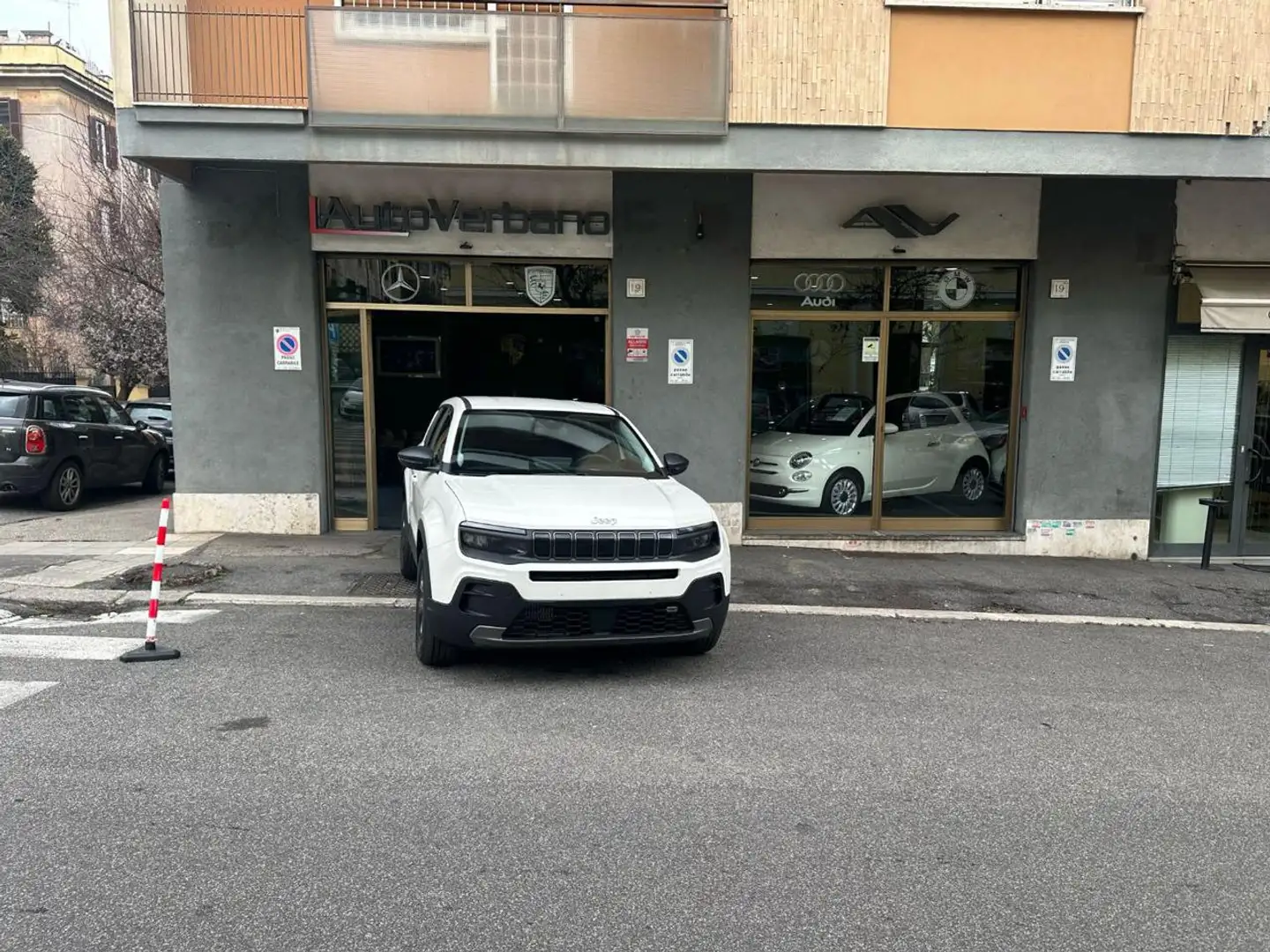 Jeep Avenger 1.2 Turbo MHEV Hybrid-Automatica F1-Nuova km0 Bianco - 1