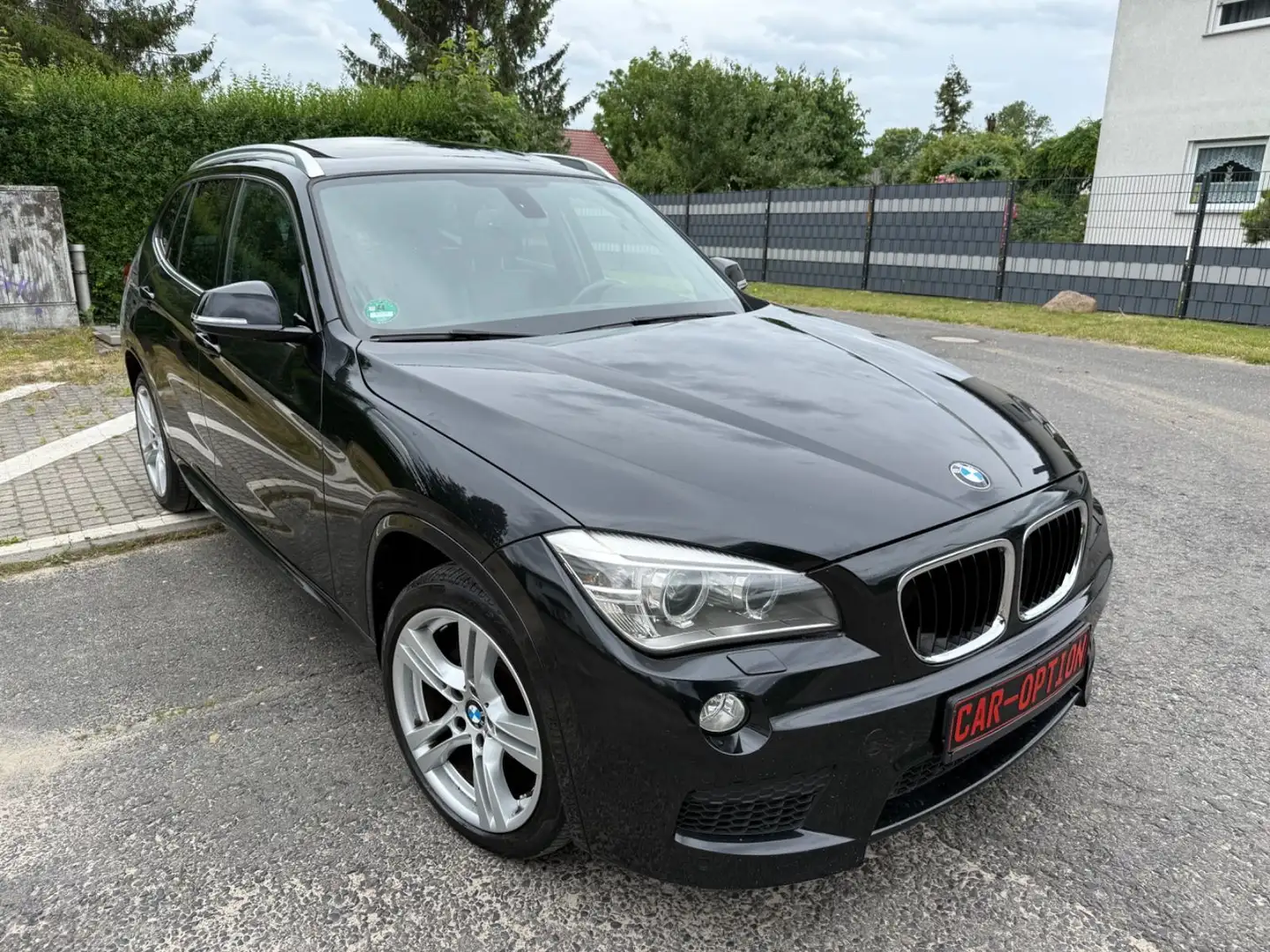BMW X1 25 d xDrive/M-Sportpaket/Leder/Panorama/Xenon Noir - 2