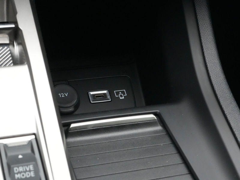 Peugeot 408 Allure 145 e-DCS6 APPS+NAVI+RFKAMERA+KEYLESS — photo 13