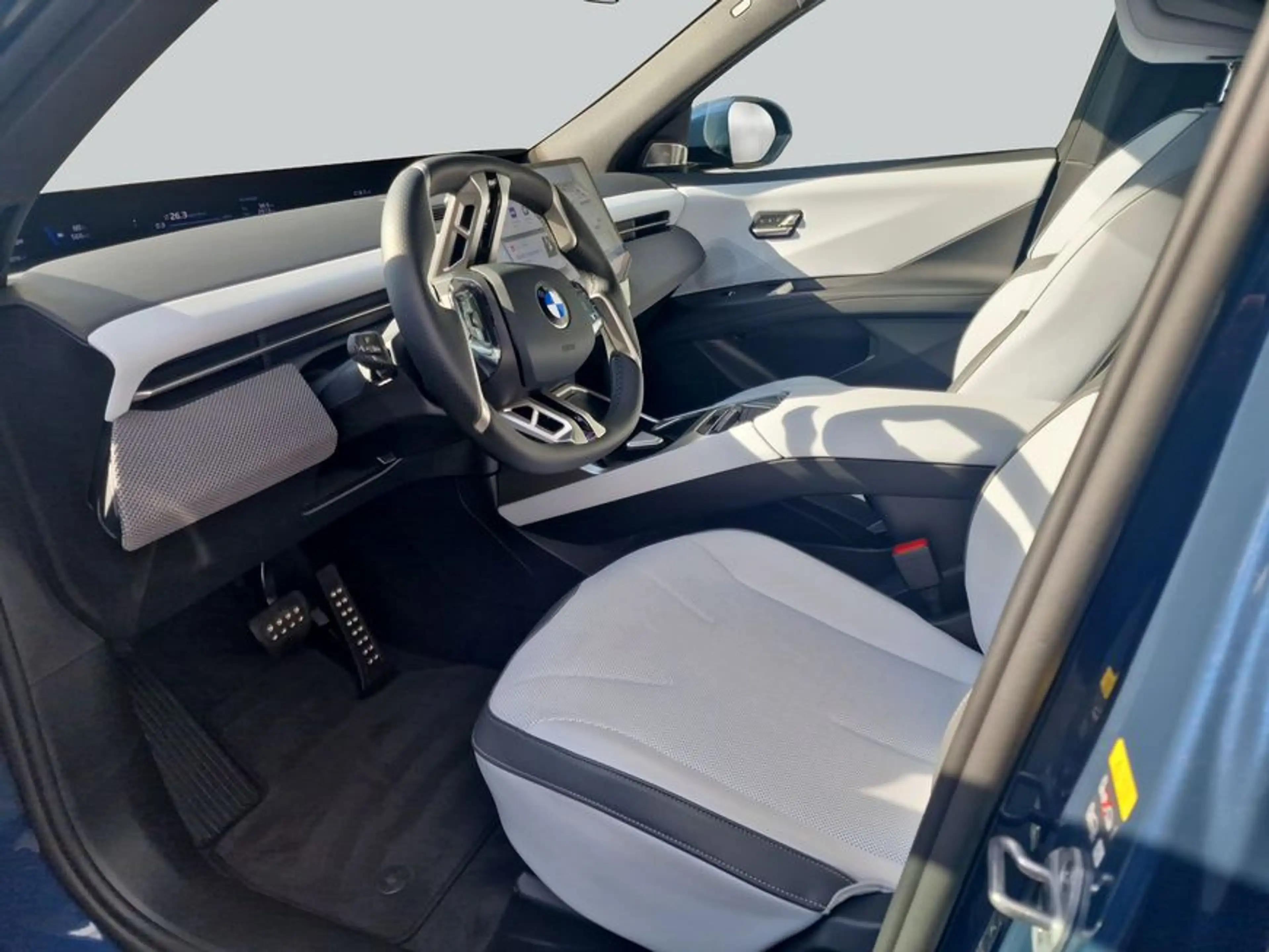BMW iX3 50 xDrive M-Paket AHK Pano HeadUp H&K SHZ — photo 11
