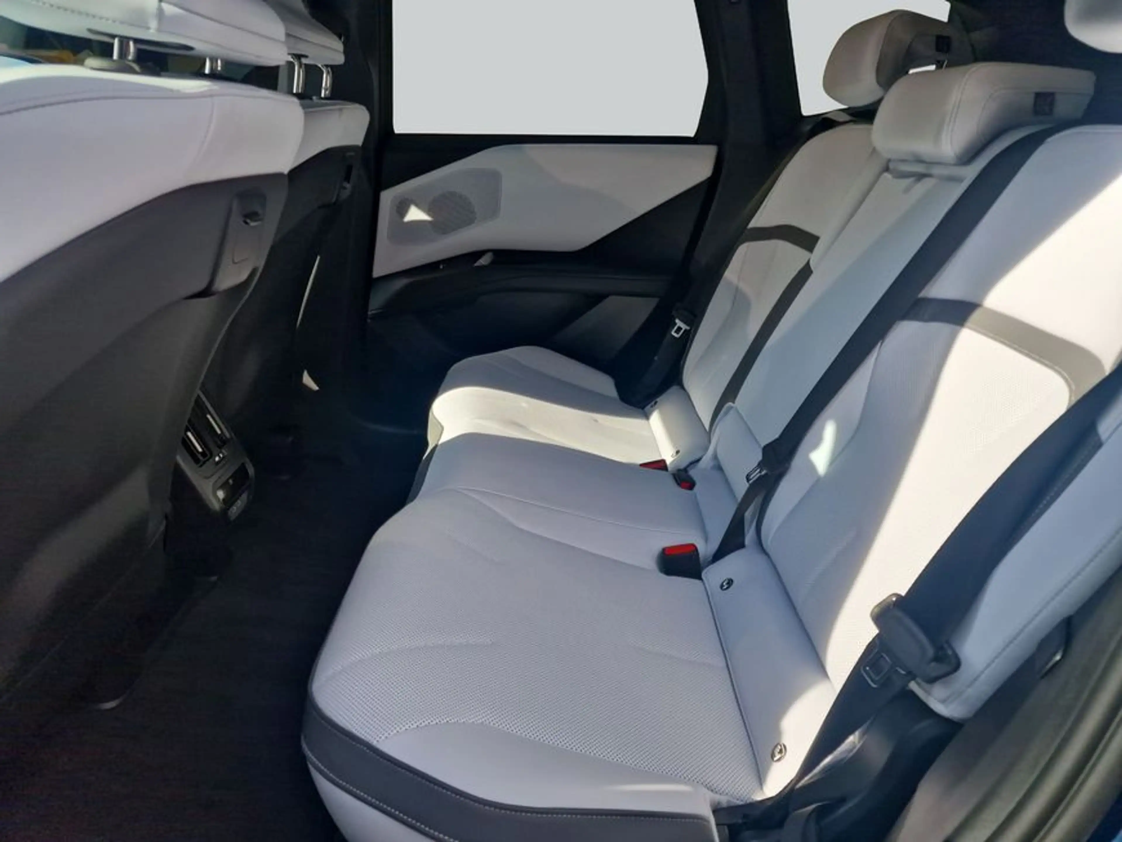 BMW iX3 50 xDrive M-Paket AHK Pano HeadUp H&K SHZ — photo 13