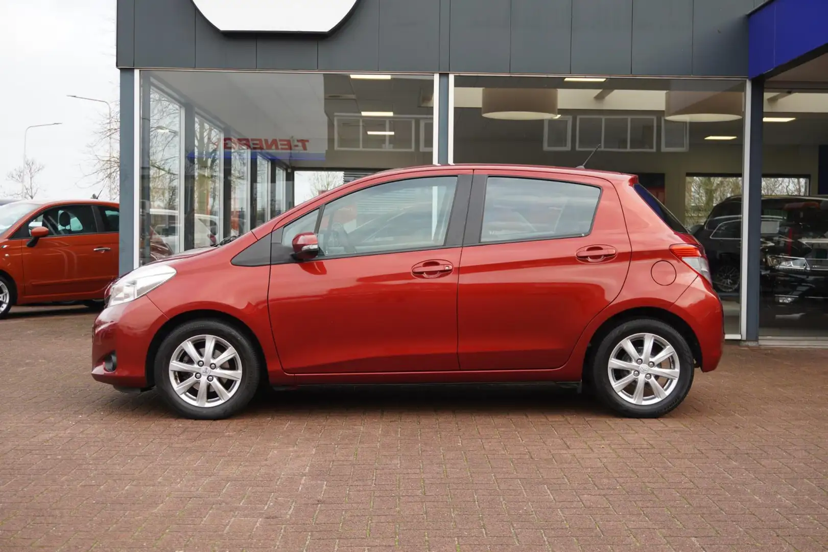 Toyota Yaris 1.3 VVT-i Comfort | 5deurs | Airco | 55.000KM | De Rood - 2