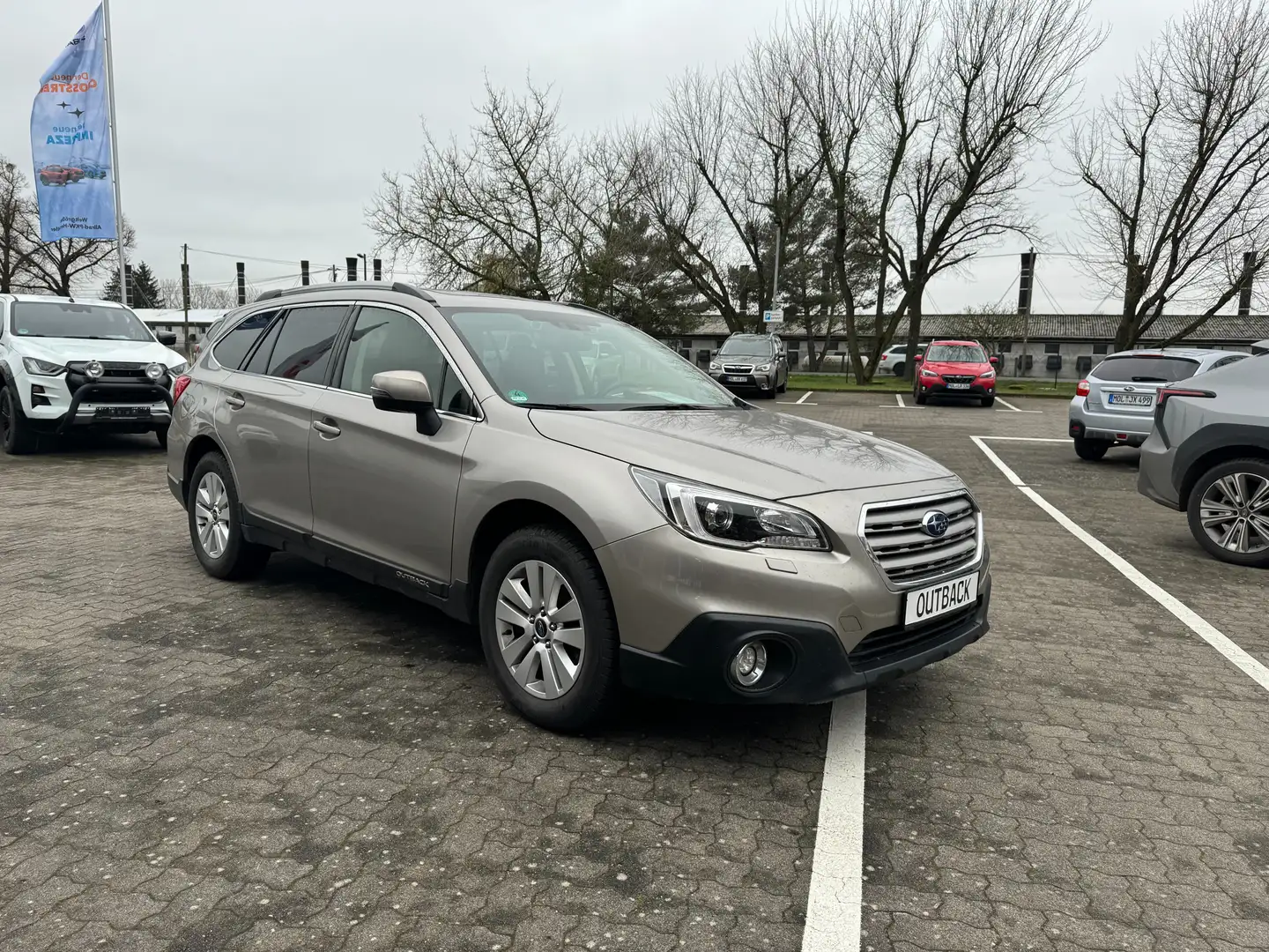 Subaru OUTBACK Comfort Beżowy - 1