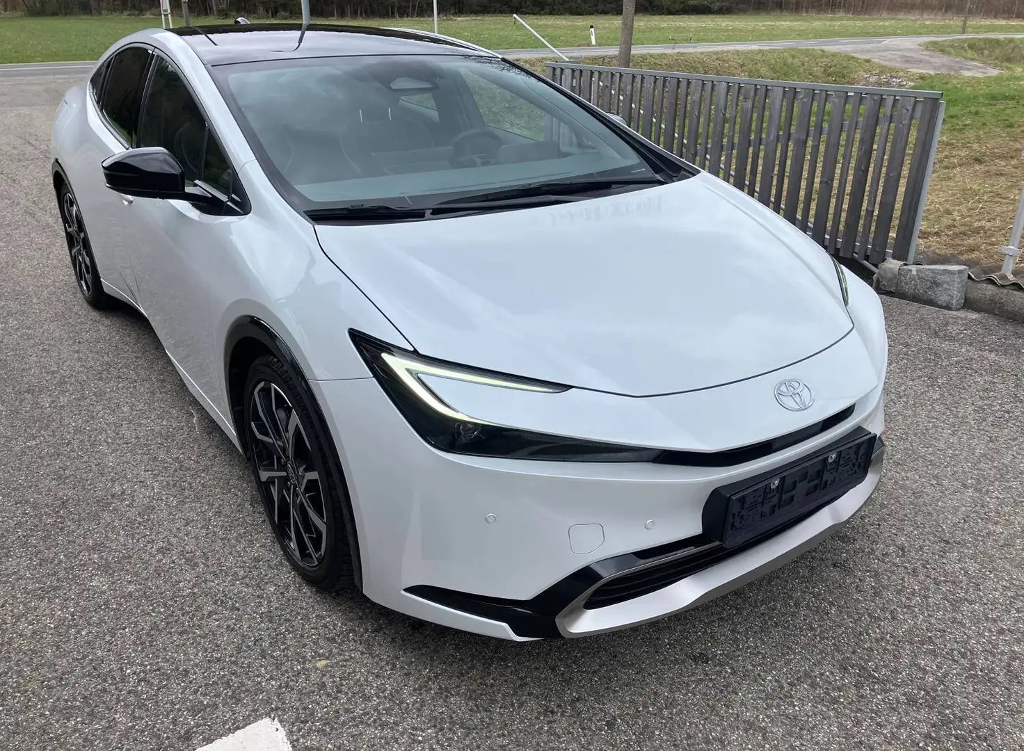 Toyota Prius Prius 2.0 VVT-i Plug-in Hybrid PHEV 13,6kWh Executive Aut. Executive Weiß - 2