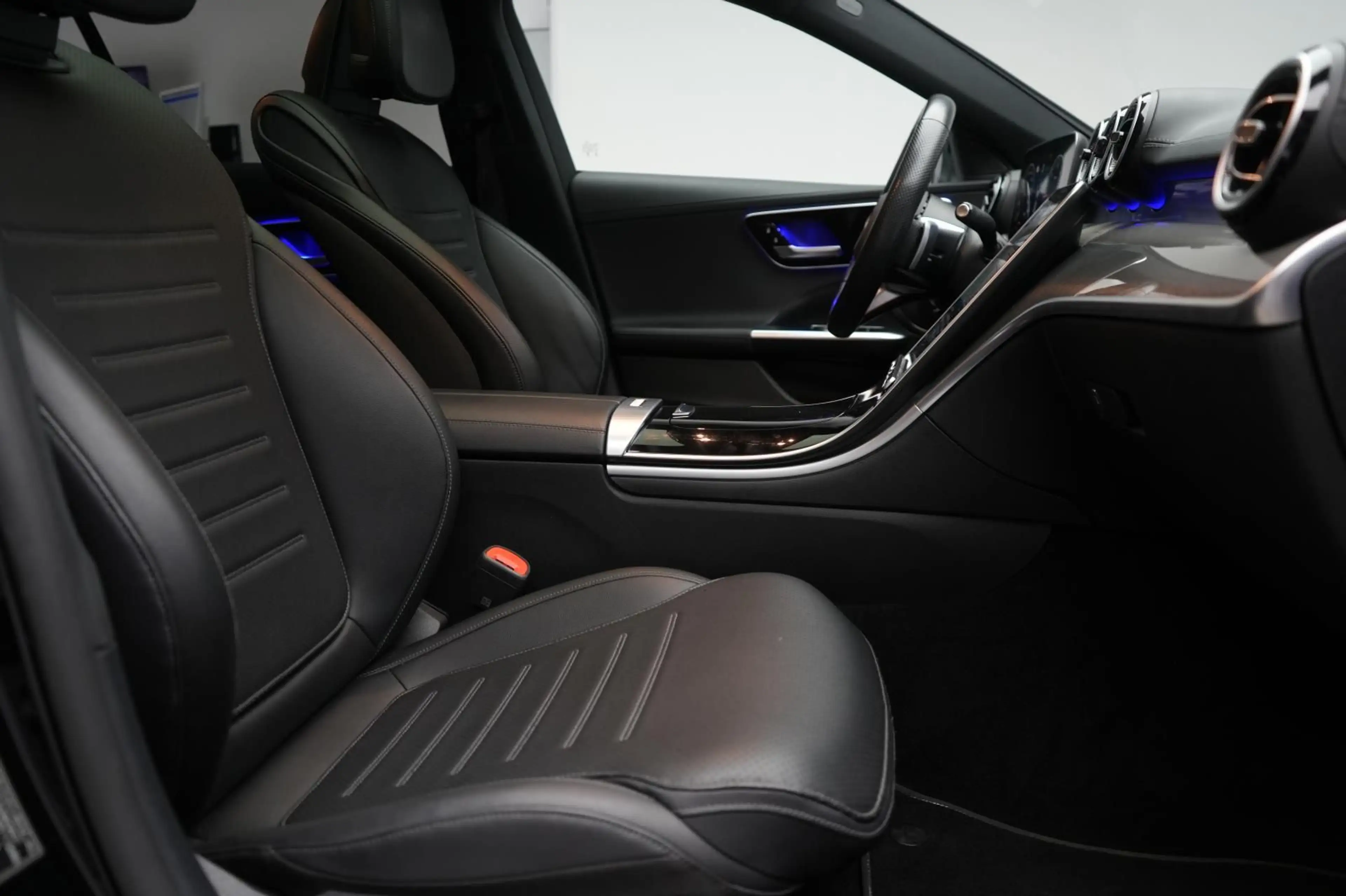 Mercedes-Benz C 220 d T 9G-Tronic AMG Leder/Distronic/Pano/Kam — photo 8