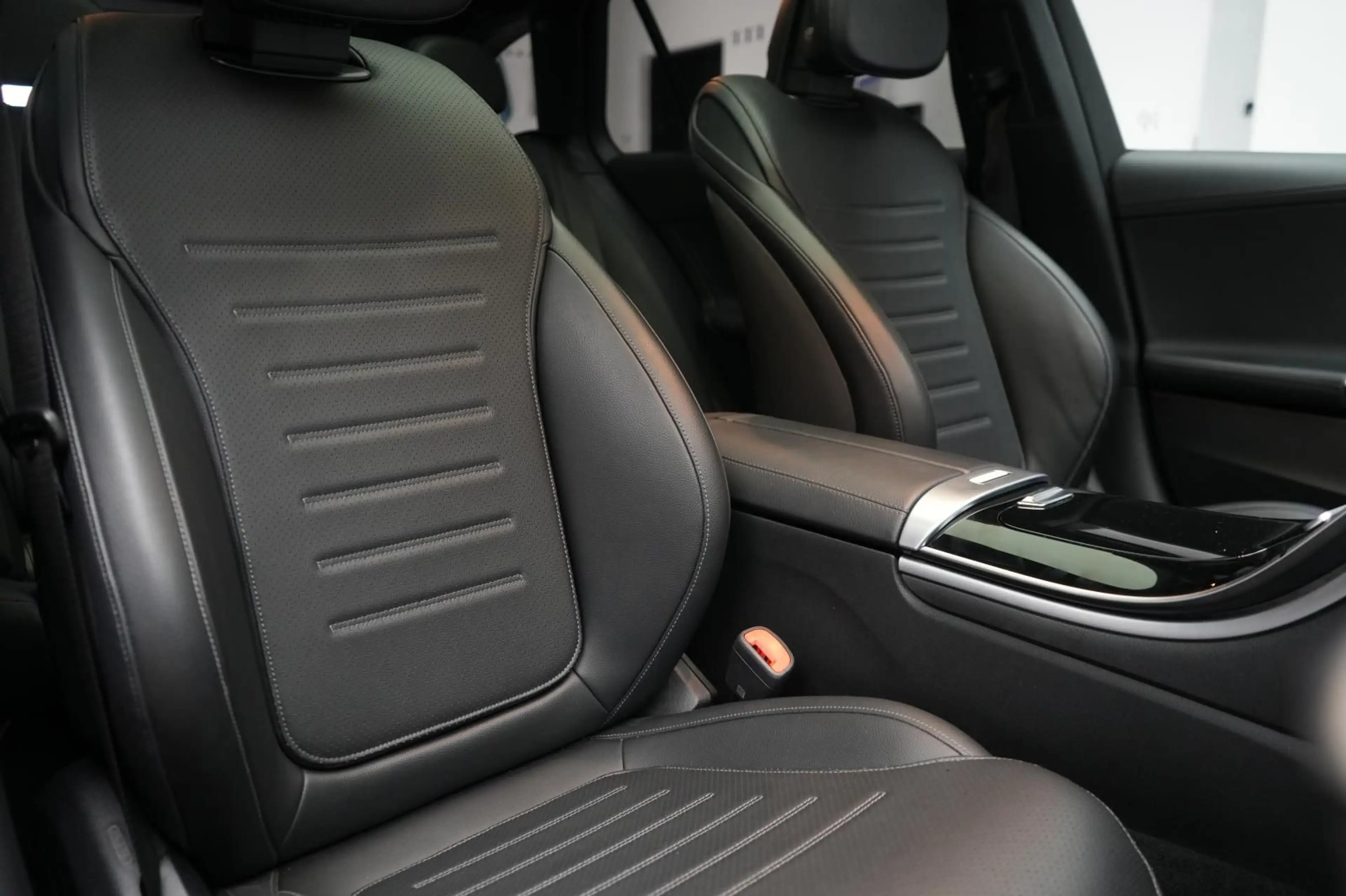Mercedes-Benz C 220 d T 9G-Tronic AMG Leder/Distronic/Pano/Kam — photo 10