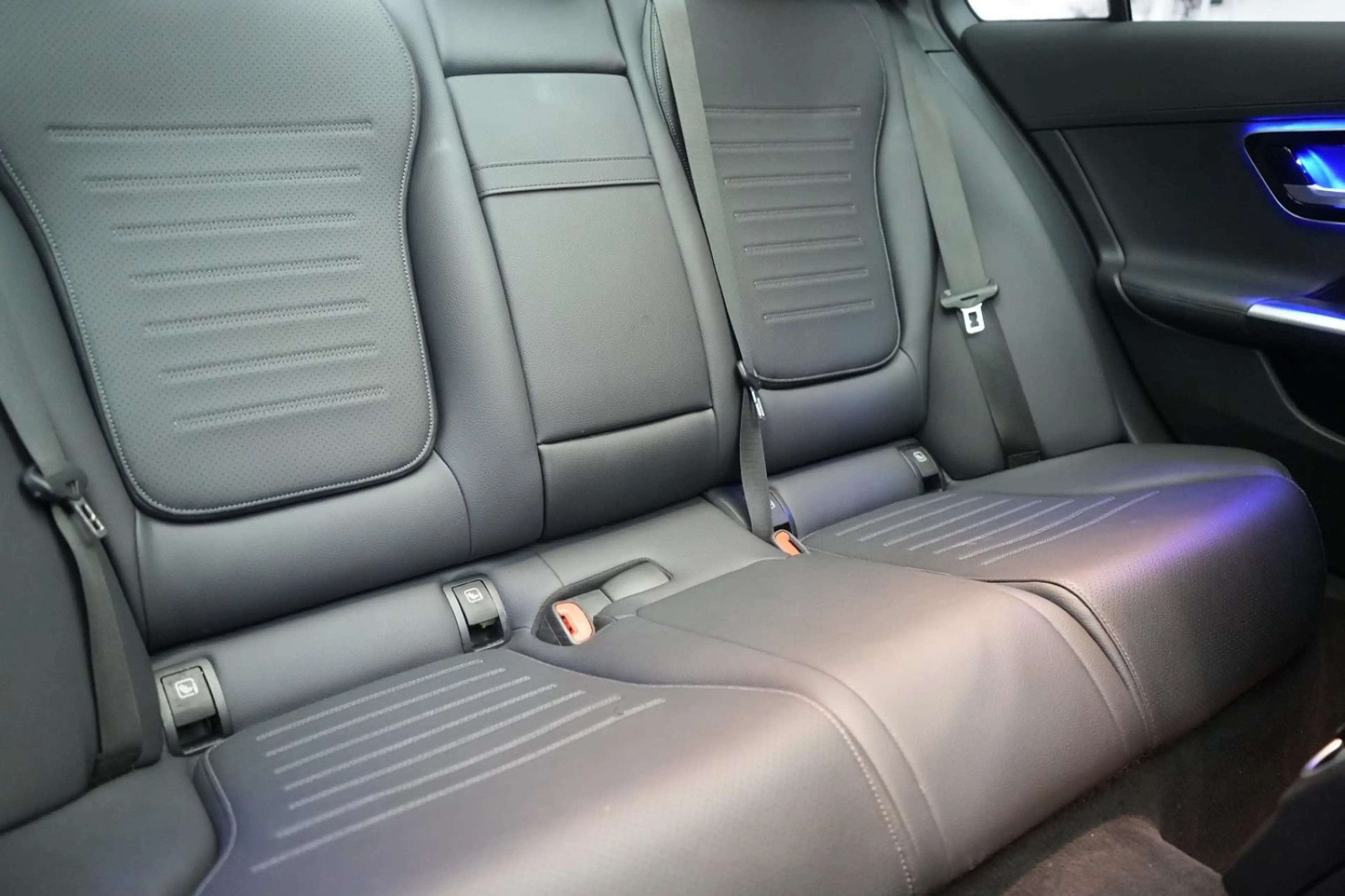 Mercedes-Benz C 220 d T 9G-Tronic AMG Leder/Distronic/Pano/Kam — photo 12
