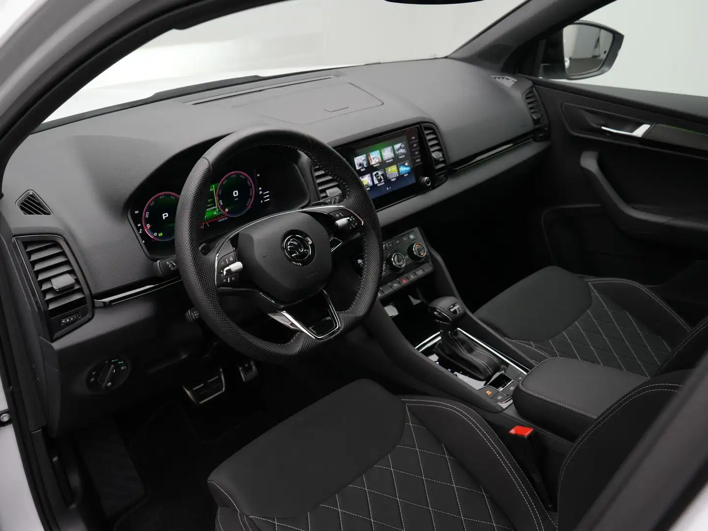 Skoda Karoq 1.5 TSI 150 pk DSG Sportline Business | Panoramada Blanc - 2