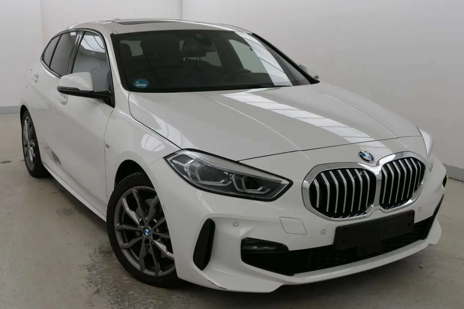 BMW 120 i M Sport LED SHZ 2-Z RFK HiFi Pano. QI White - 2