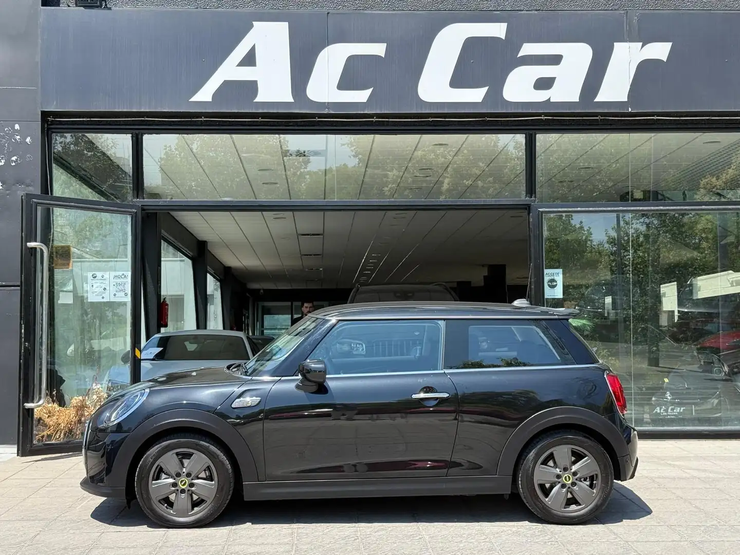 MINI Cooper SE Classic Negro - 1