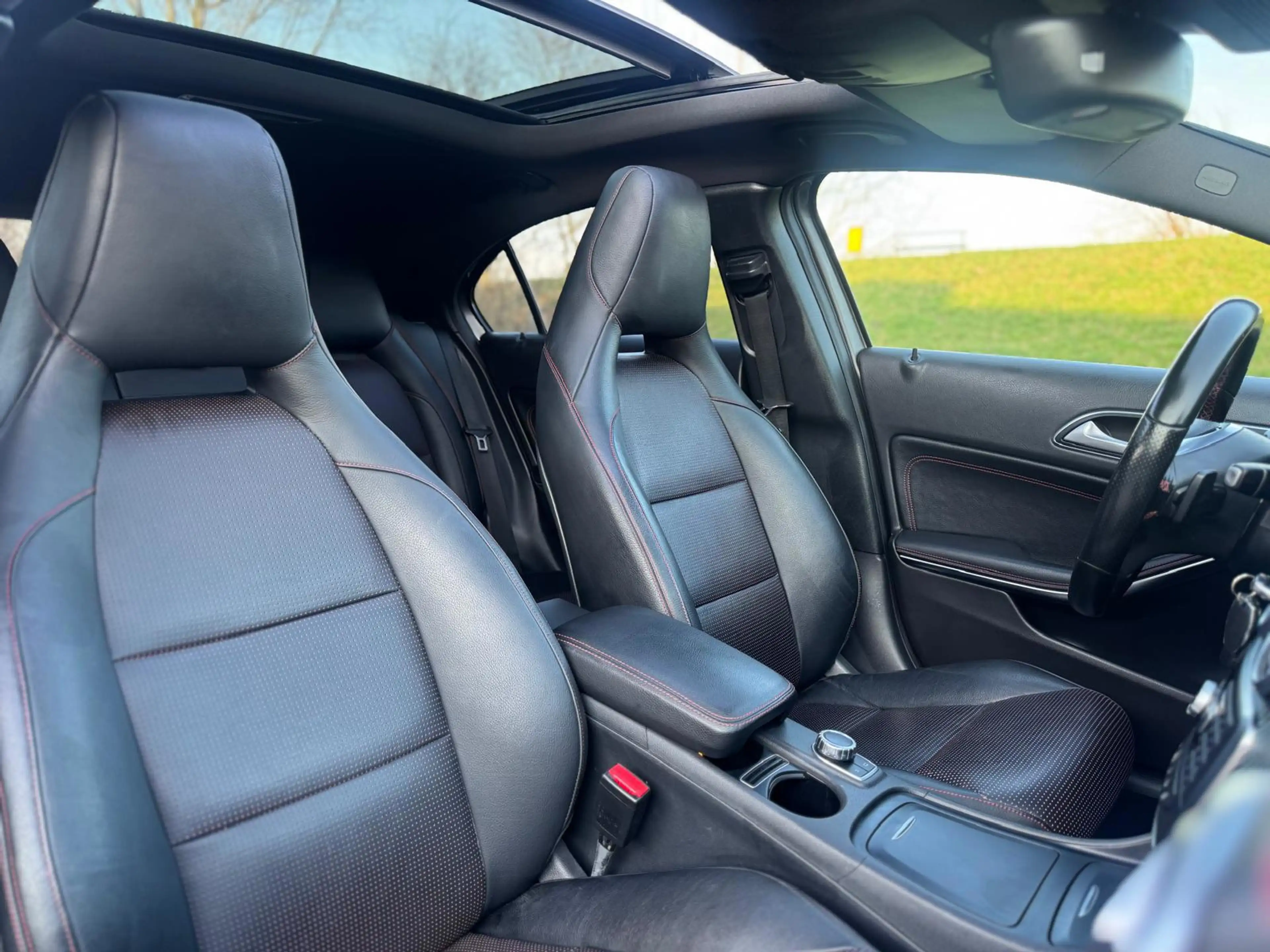 Mercedes-Benz A 220 A220 AUTOMAAT/ PANO / AMG PAK / LED — photo 13