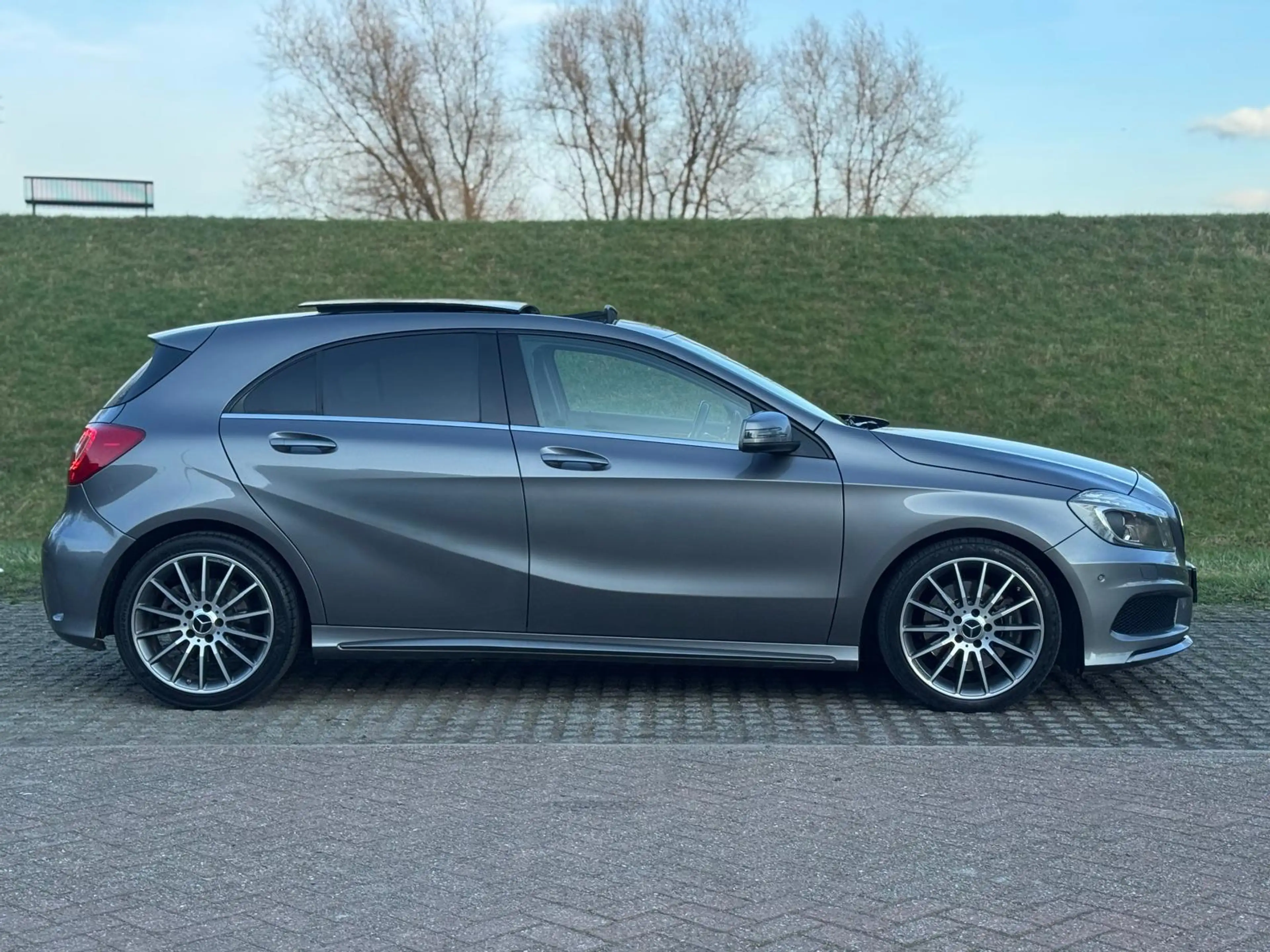 Mercedes-Benz A 220 A220 AUTOMAAT/ PANO / AMG PAK / LED — photo 7