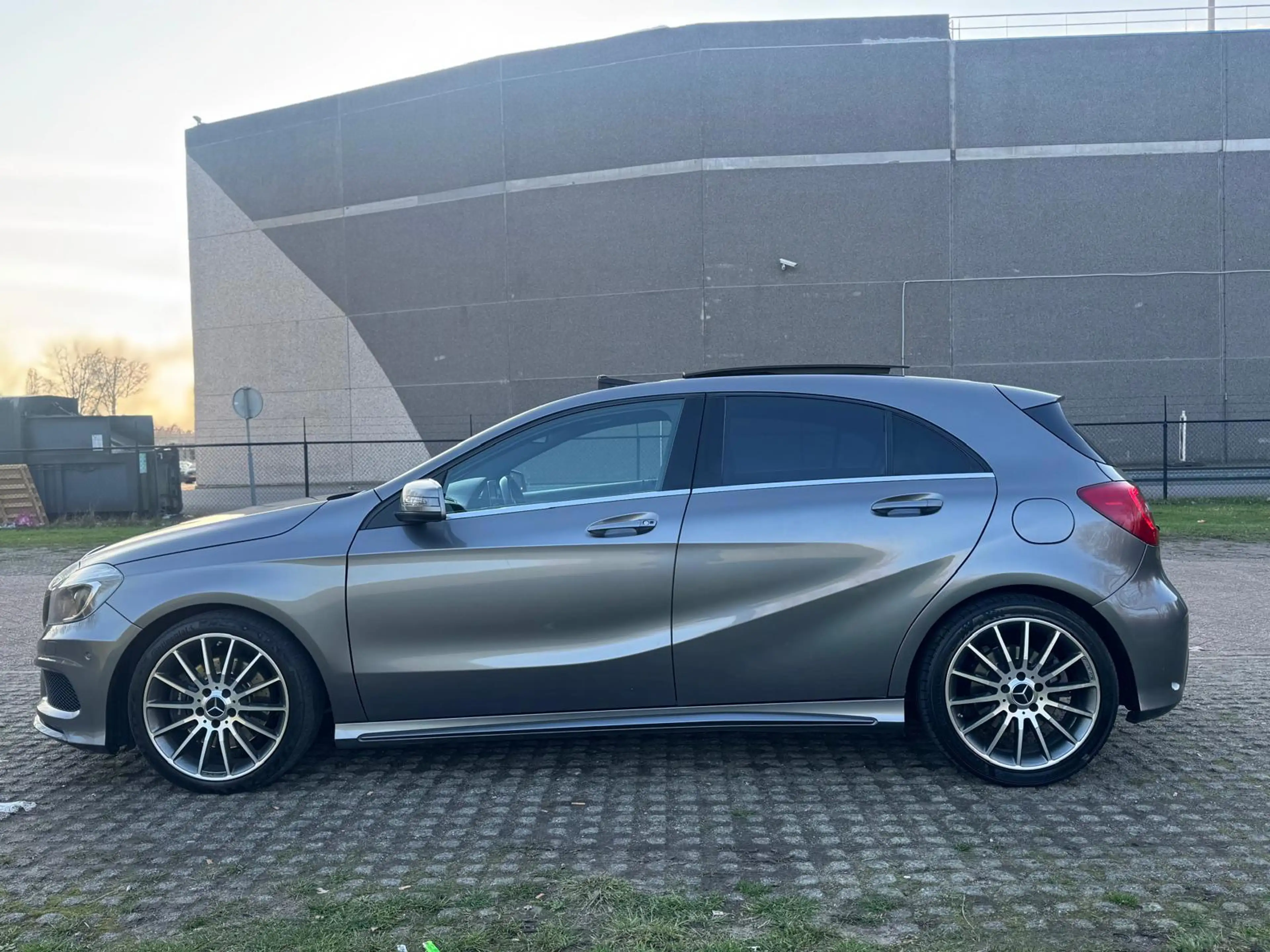 Mercedes-Benz A 220 A220 AUTOMAAT/ PANO / AMG PAK / LED — photo 2
