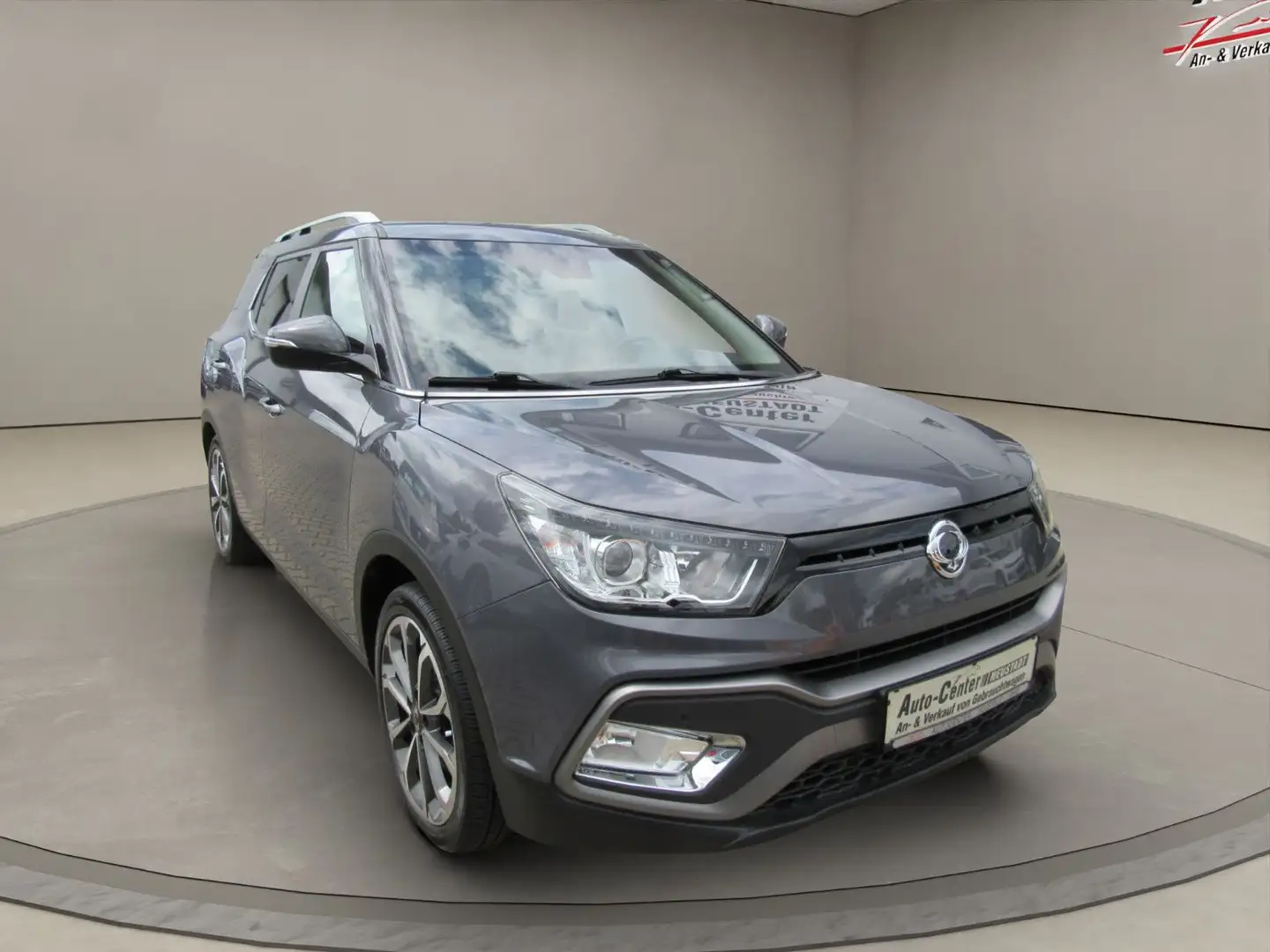 SsangYong Tivoli 1.6 e-XGi 160 SAPPHIRE 2WD, NAVI, AHK.. Grau - 1