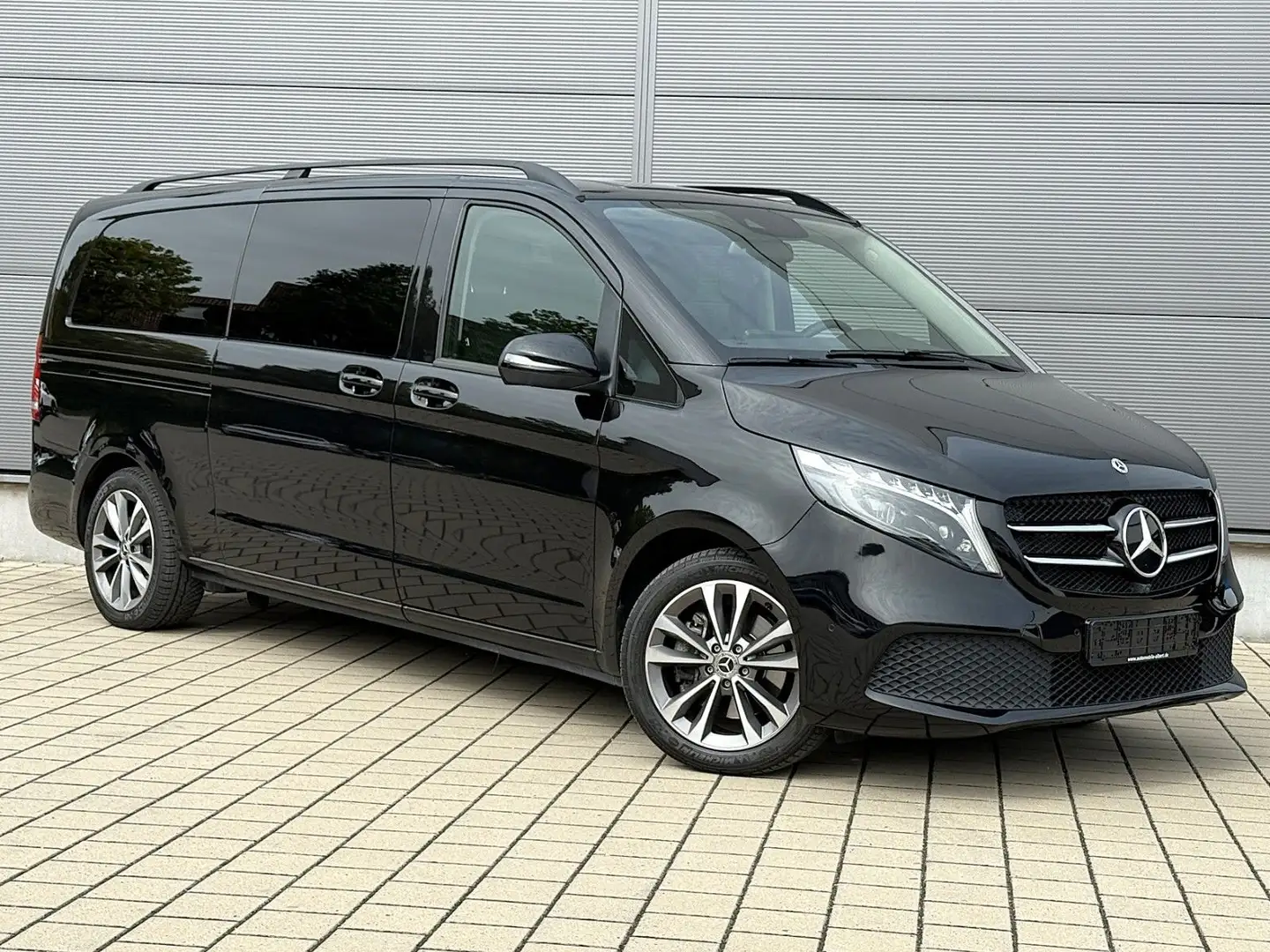 Mercedes-Benz V 300 d AVANTGARDE*XL*Airmatic*8-Sitz* extralang Zwart - 2