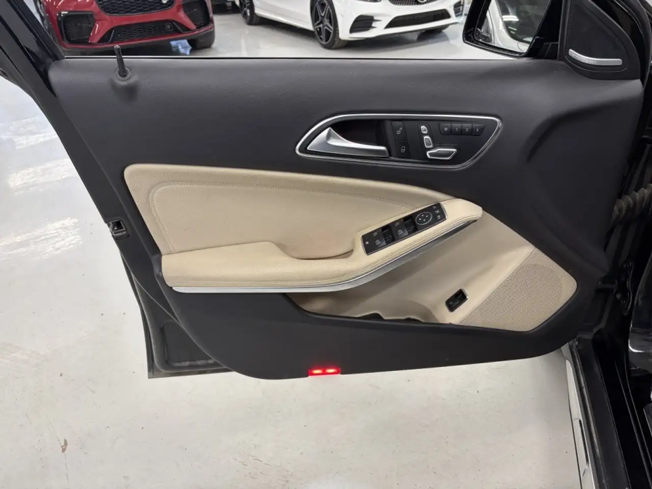 Mercedes-Benz GLA снимка Mercedes-Benz GLA