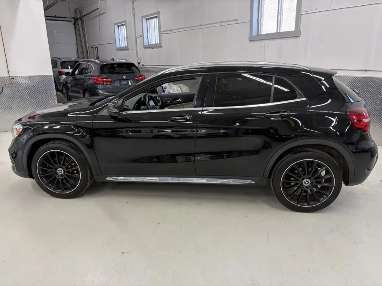 Mercedes-Benz GLA снимка Mercedes-Benz GLA