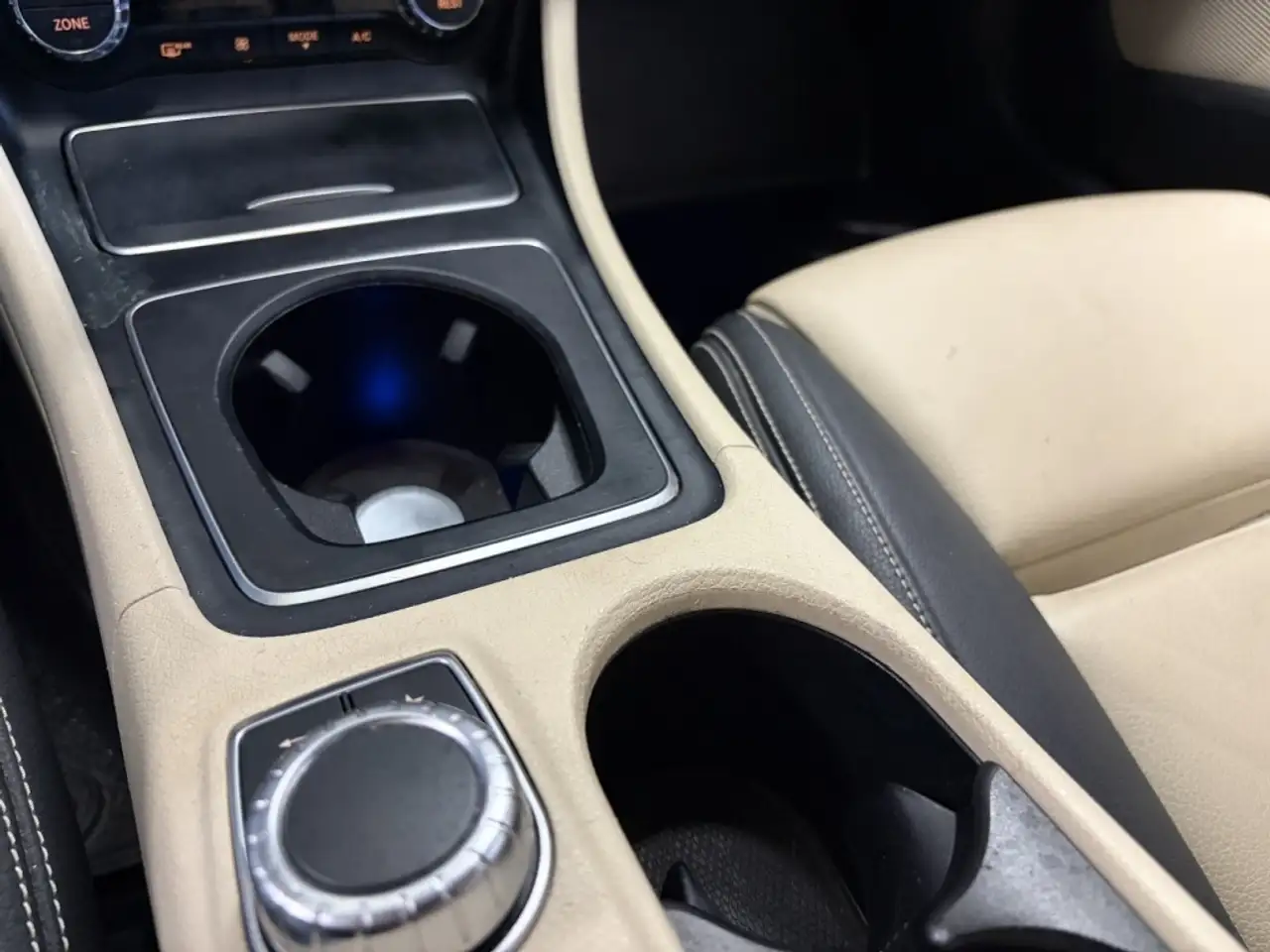 Mercedes-Benz GLA снимка Mercedes-Benz GLA