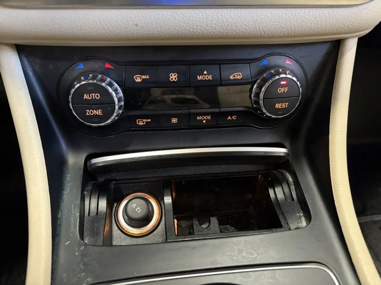 Mercedes-Benz GLA снимка Mercedes-Benz GLA