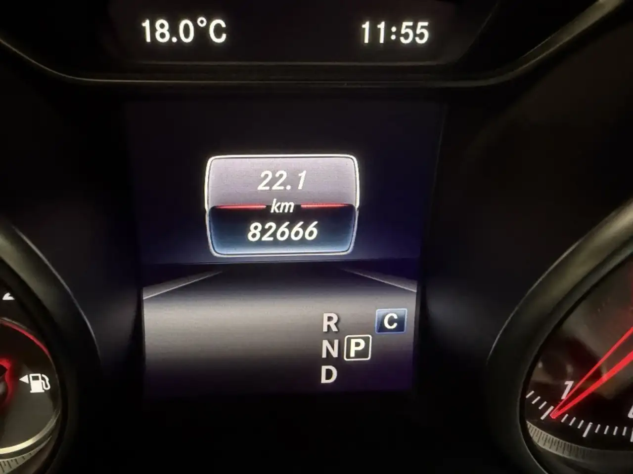 Mercedes-Benz GLA снимка Mercedes-Benz GLA