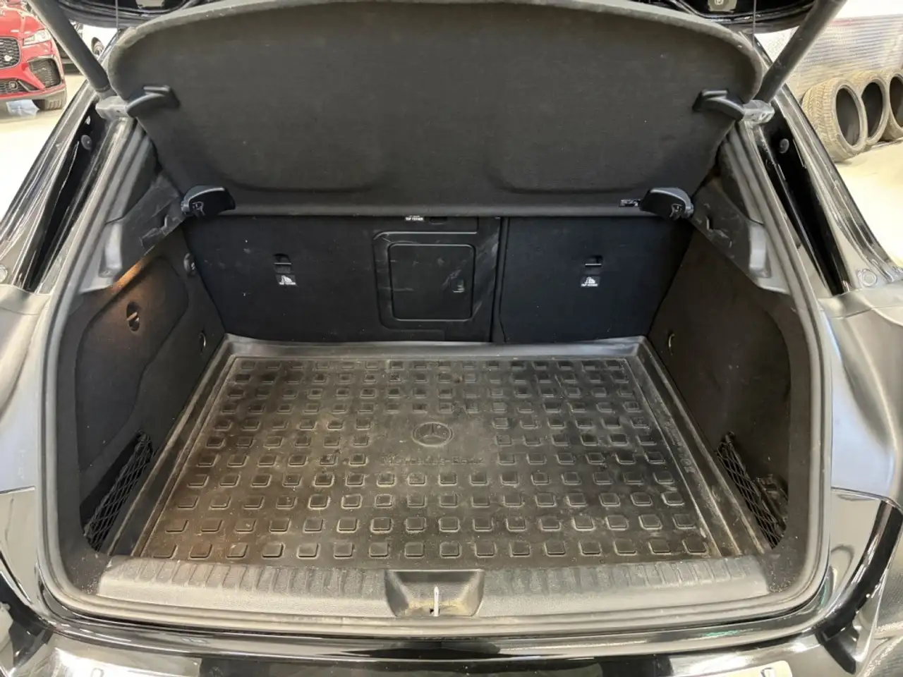 Mercedes-Benz GLA снимка Mercedes-Benz GLA
