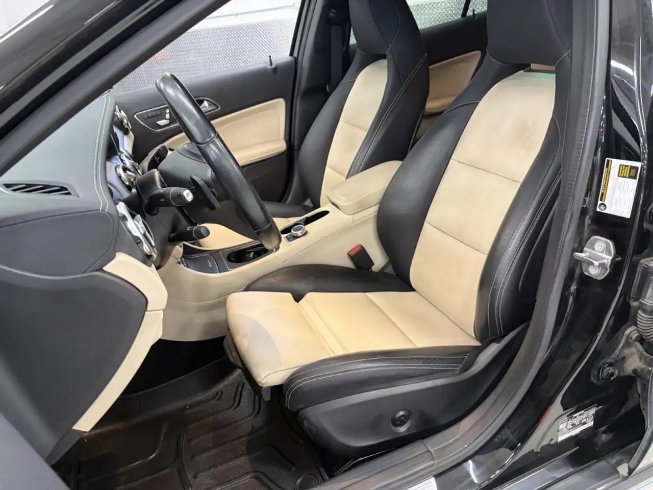 Mercedes-Benz GLA снимка Mercedes-Benz GLA