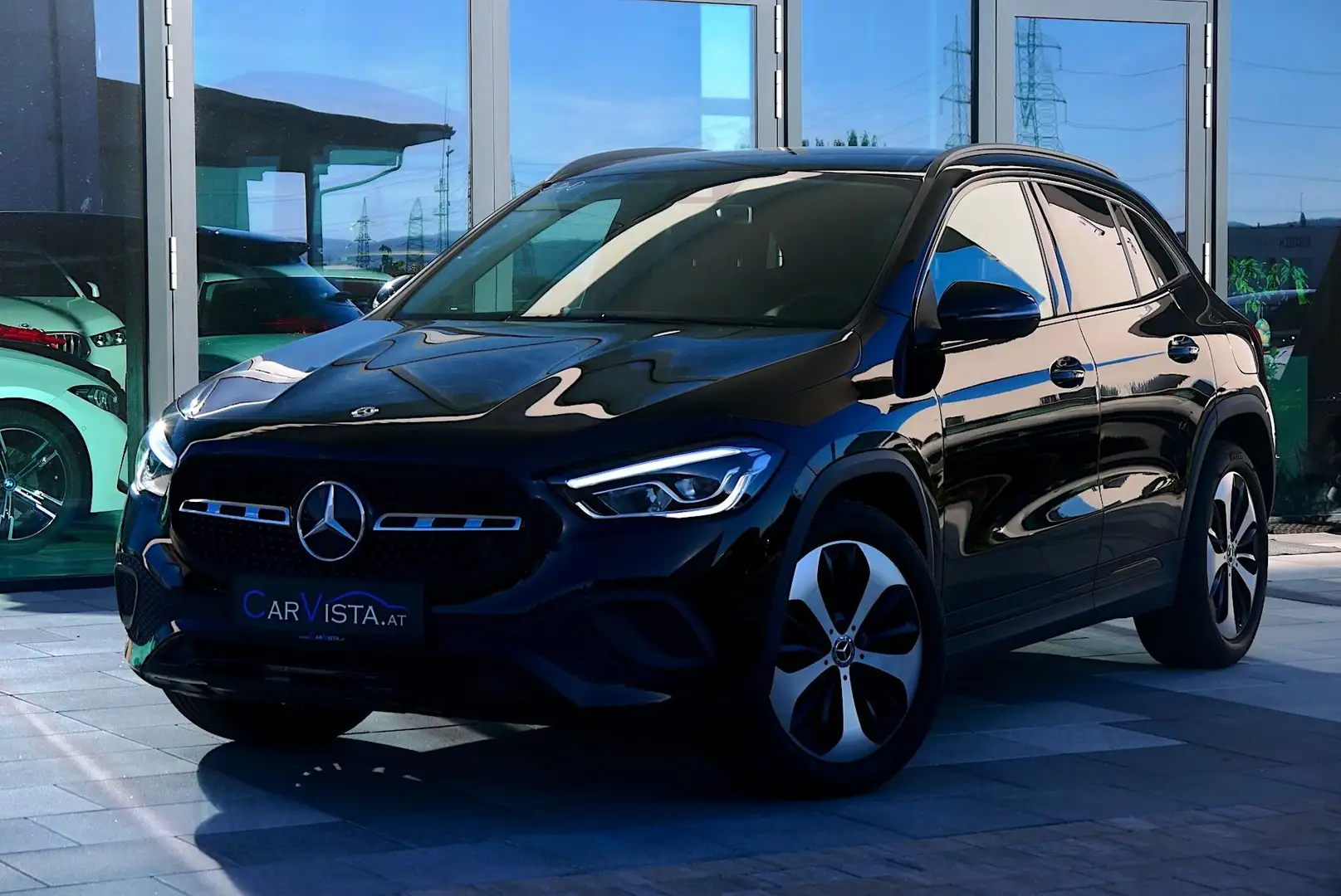 Mercedes-Benz GLA 200 d Aut. *AHK & Park-Paket* Schwarz - 1