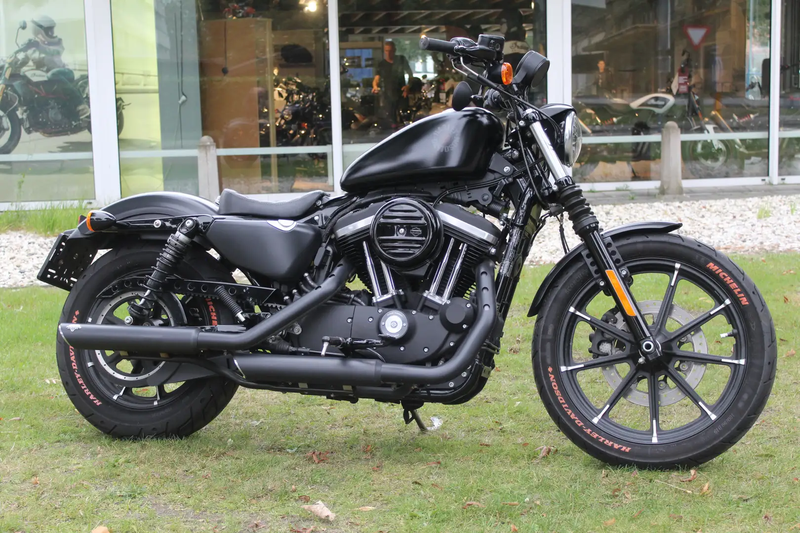 Harley-Davidson XL 883 Iron Zwart - 2